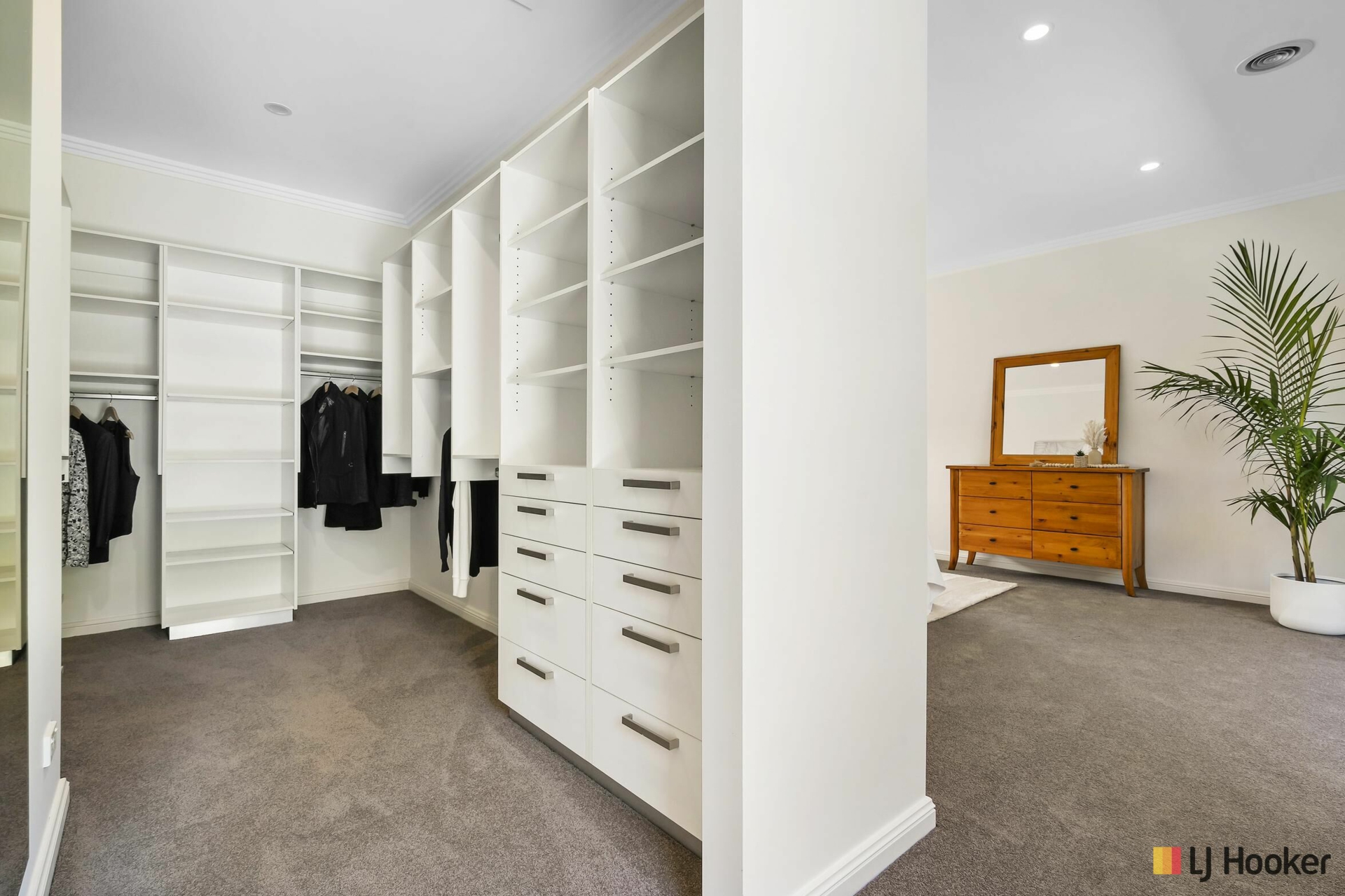 12 Officer Crescent, AINSLIE