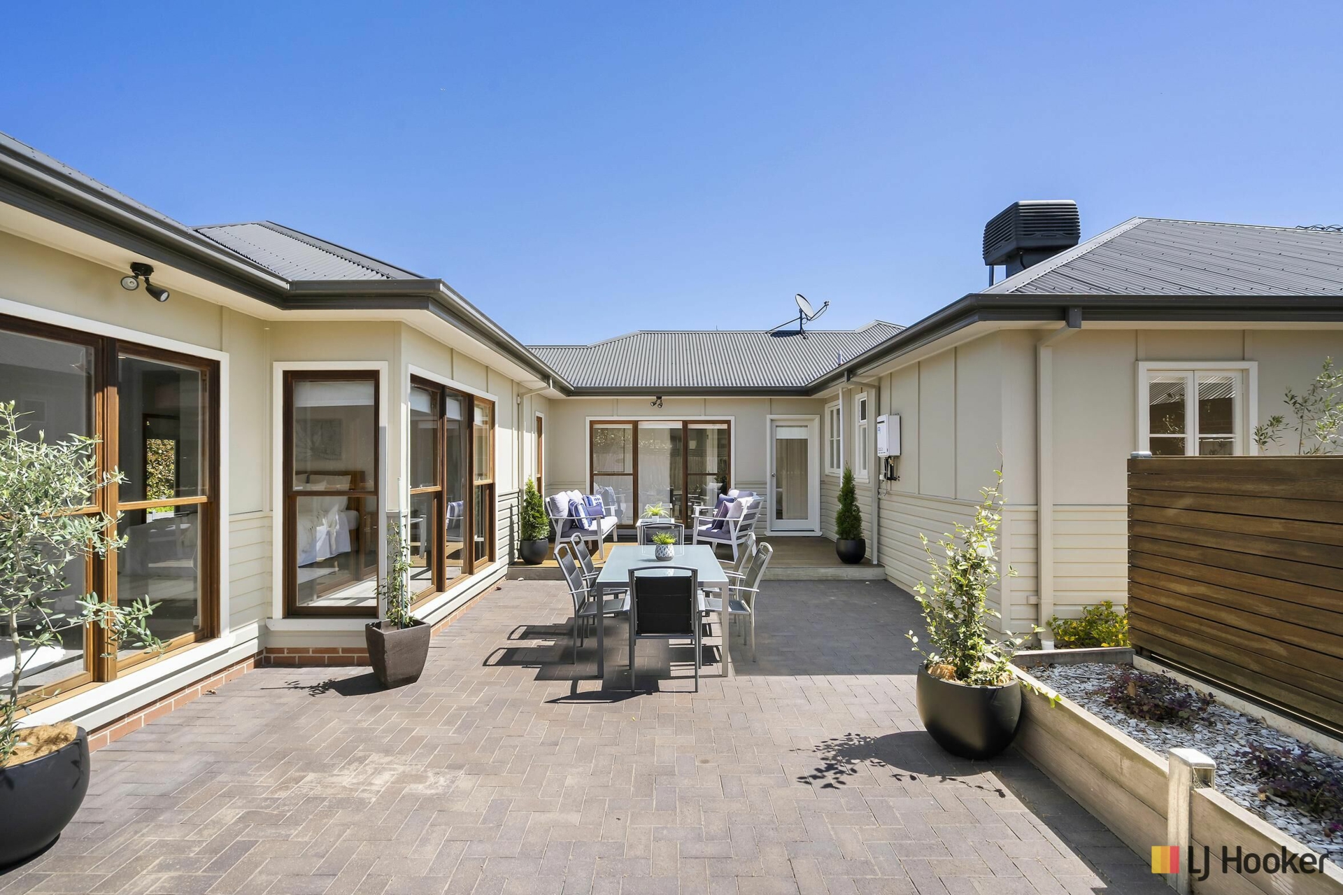12 Officer Crescent, AINSLIE