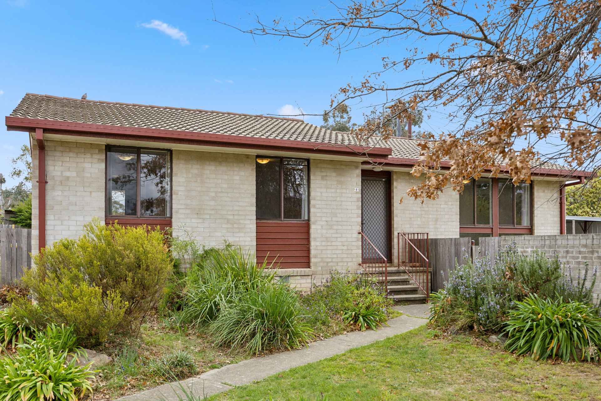 4 Hepburn Place, KAMBAH