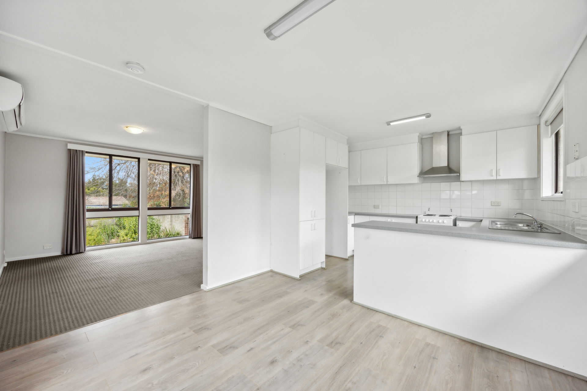4 Hepburn Place, KAMBAH