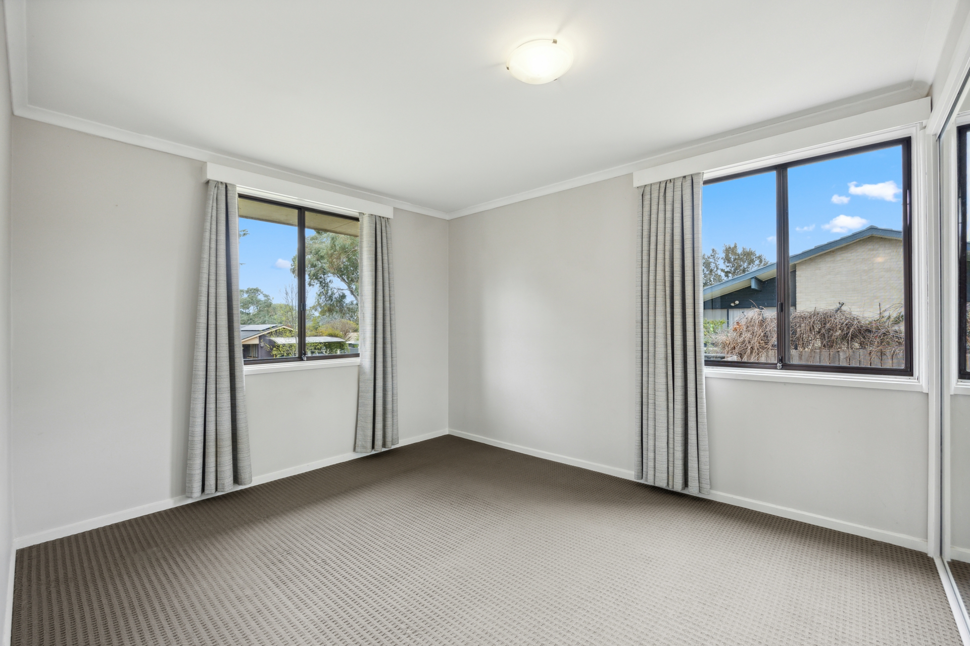 4 Hepburn Place, KAMBAH