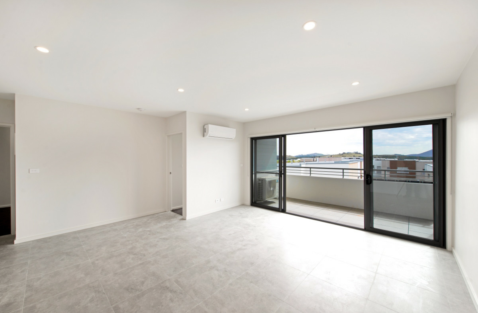 10/530 Cotter Road, COOMBS