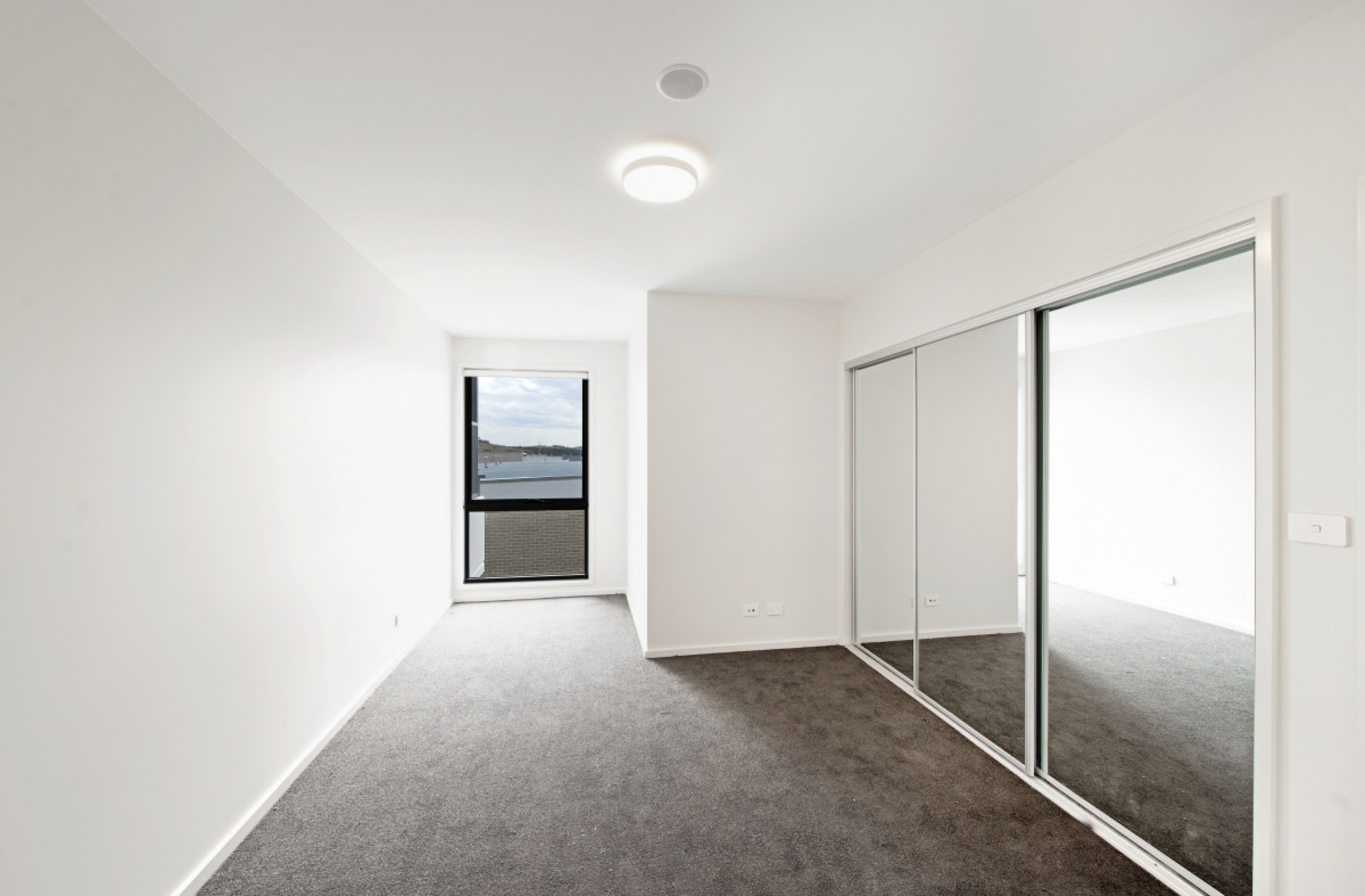 10/530 Cotter Road, COOMBS