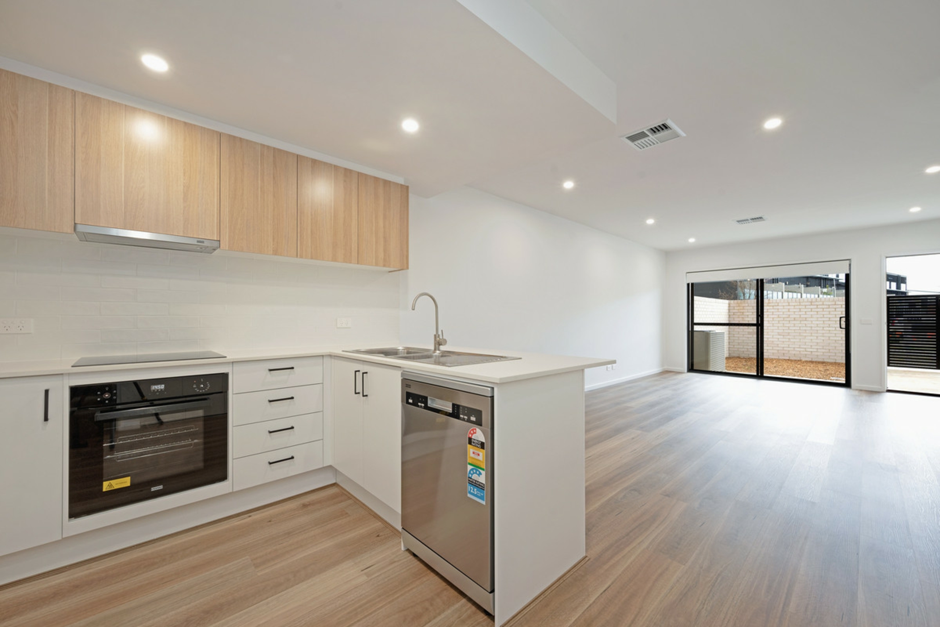 2/2 Cornelius Street, COOMBS