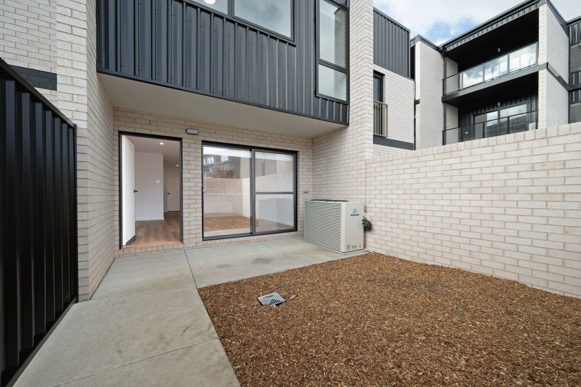 2/2 Cornelius Street, COOMBS