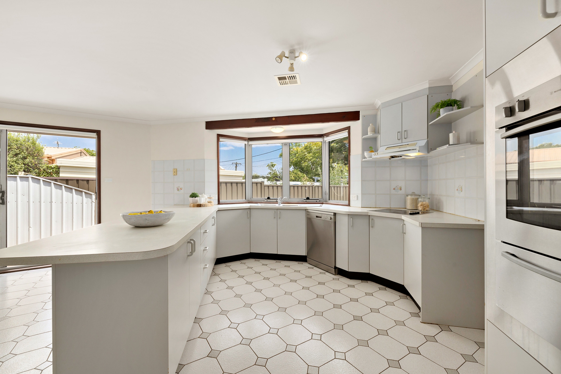 16 Mollee Crescent, ISABELLA PLAINS