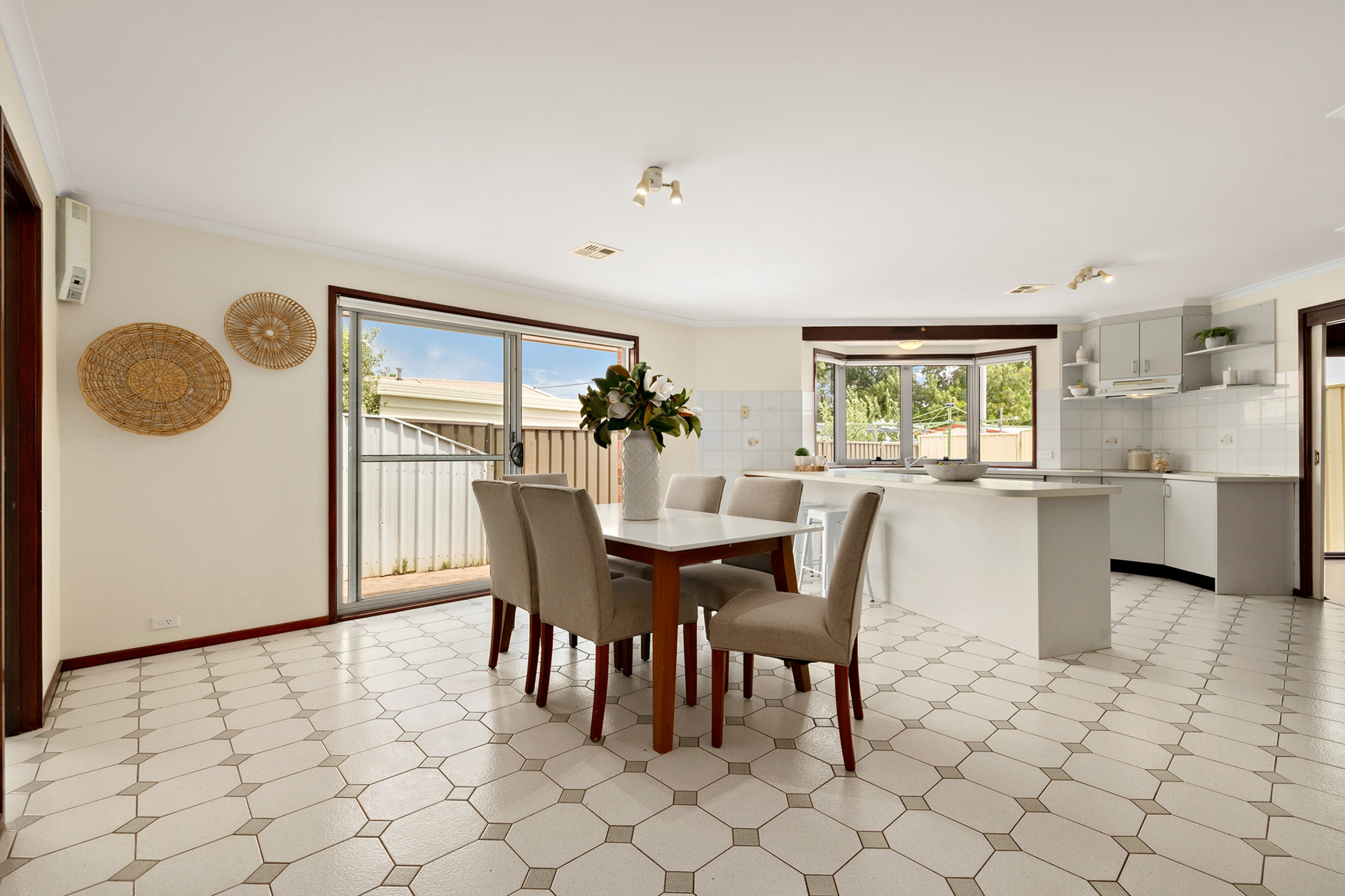 16 Mollee Crescent, ISABELLA PLAINS