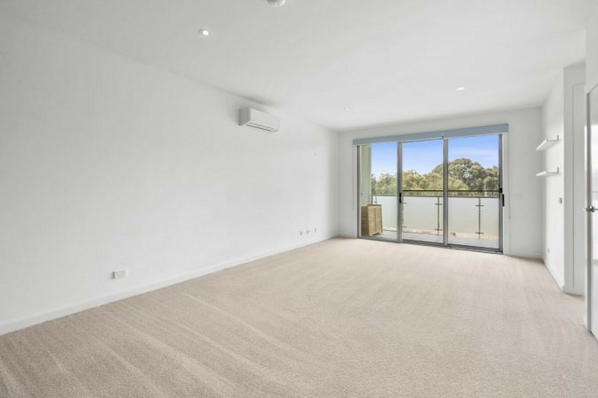 22/21 Christina Stead Street, FRANKLIN