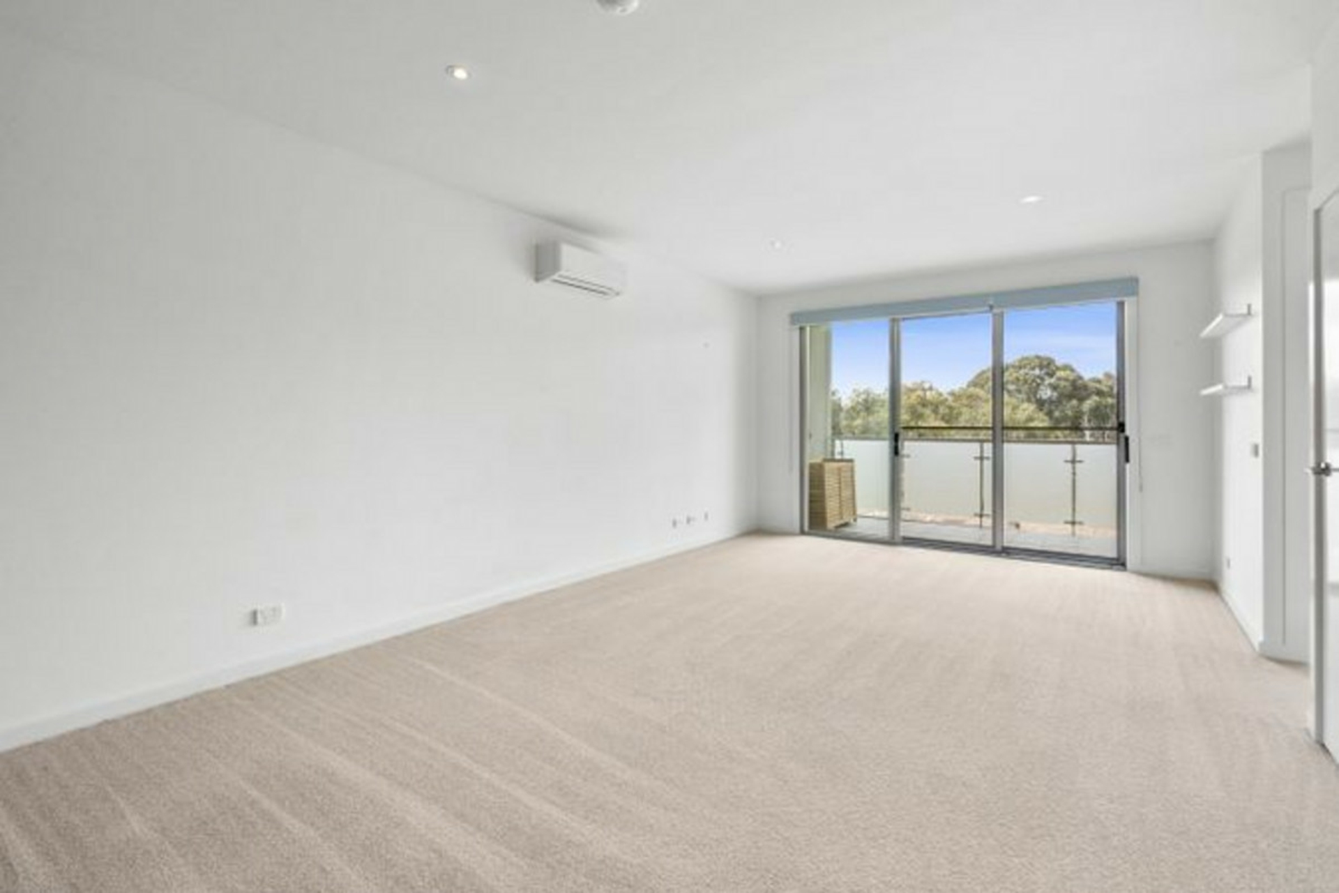 22/21 Christina Stead Street, FRANKLIN