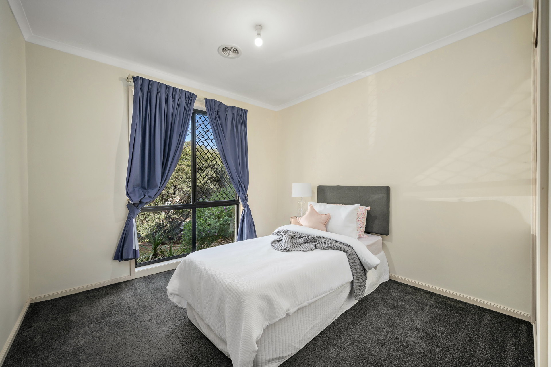 2/15 Proserpine Circuit, AMAROO