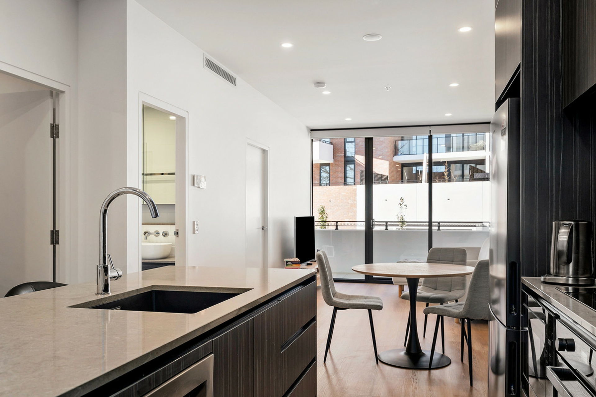27/17 Captain Cook Crescent — photo 3 of 12
