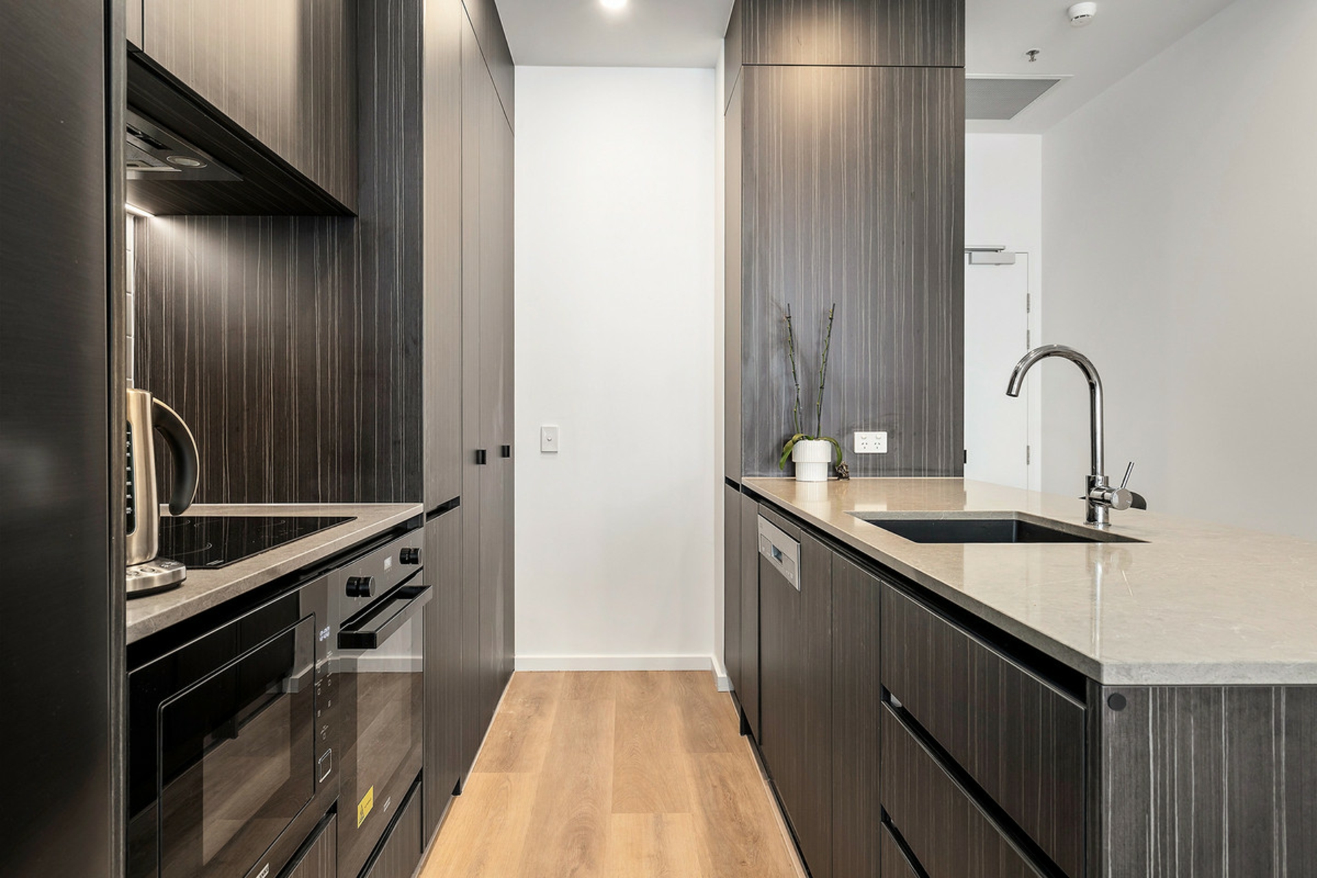 27/17 Captain Cook Crescent — photo 4 of 12
