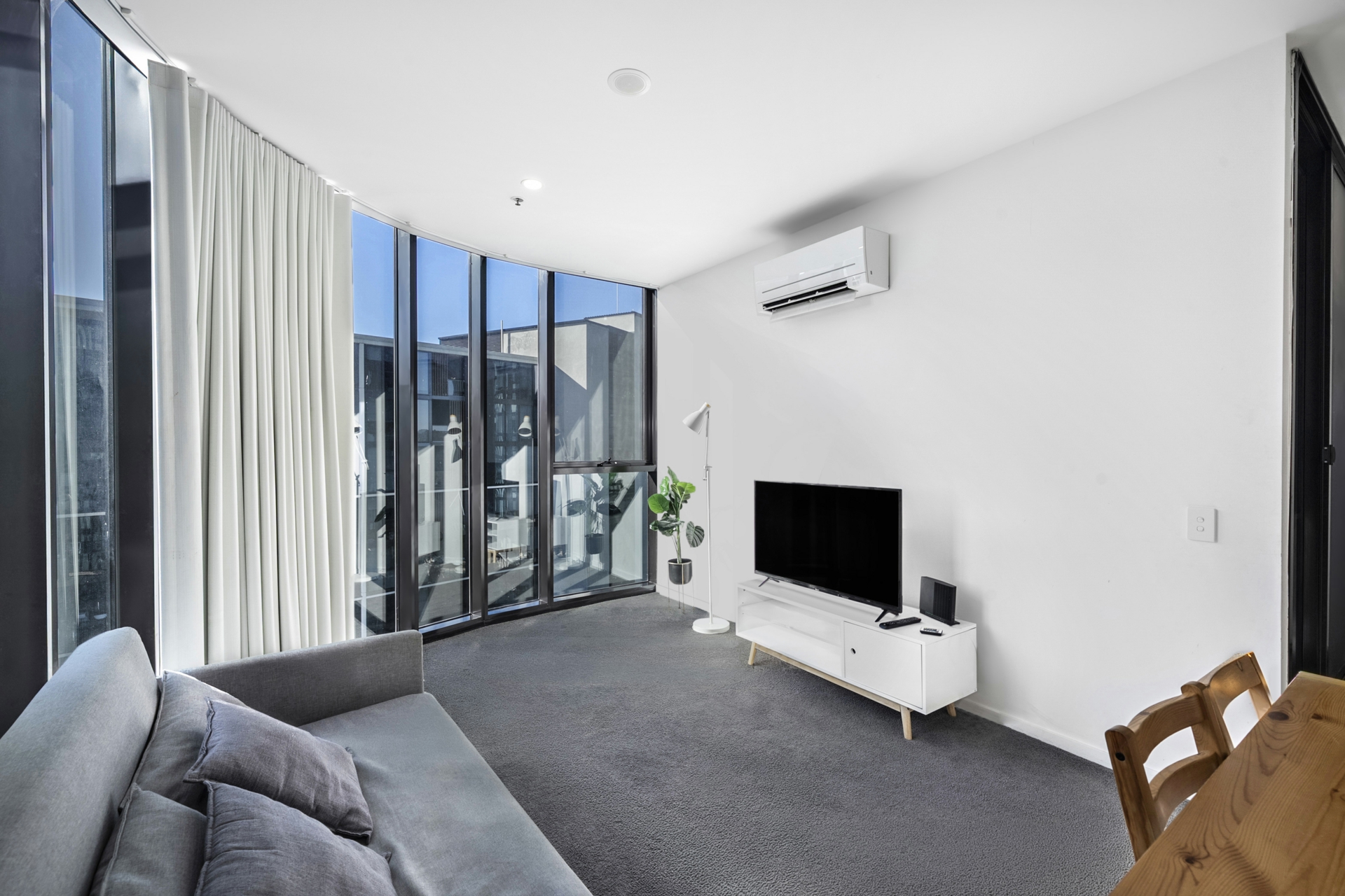 1003/3 Grazier Lane — photo 4 of 19