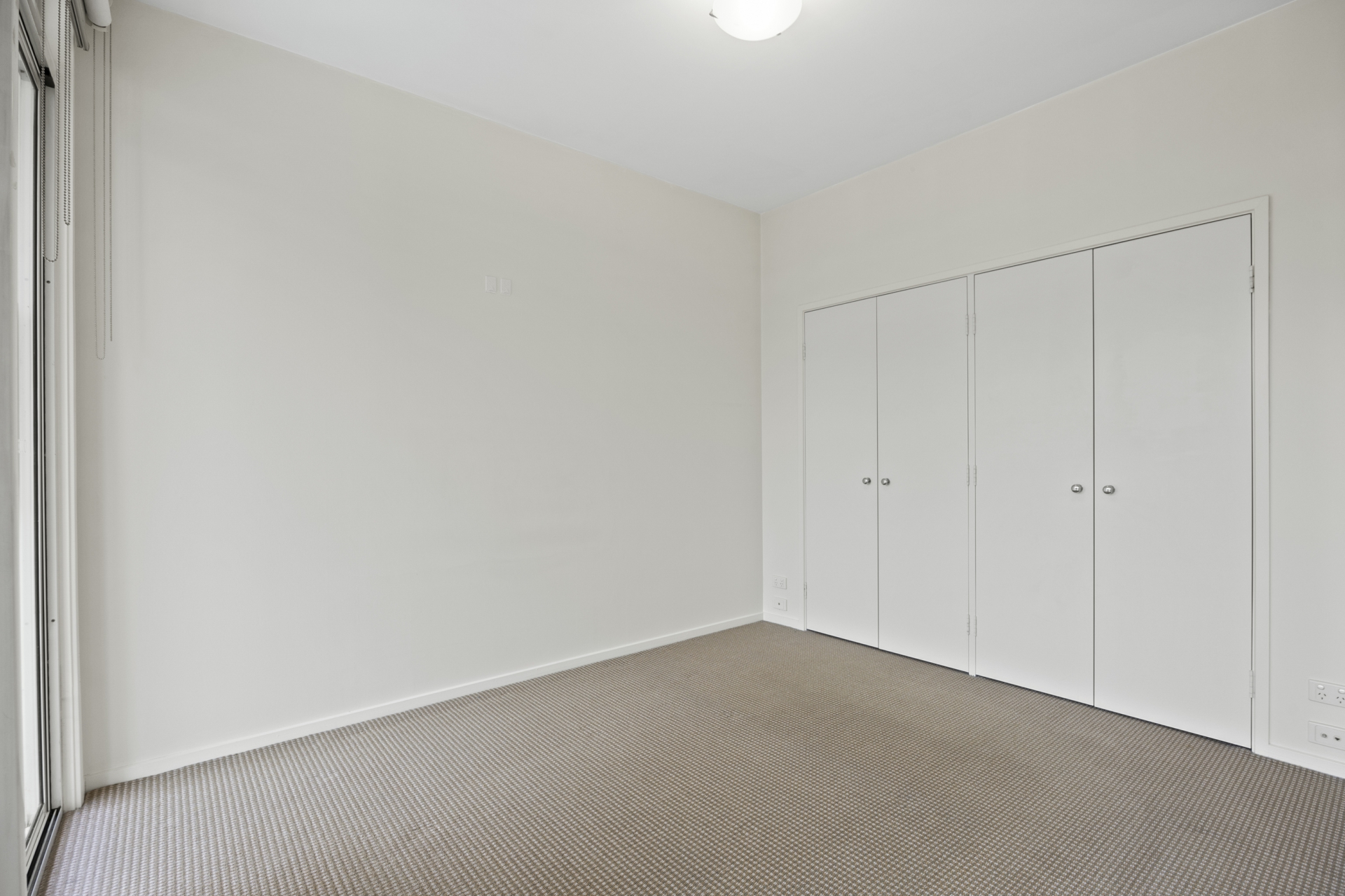 32/12 Challis Street — photo 5 of 13