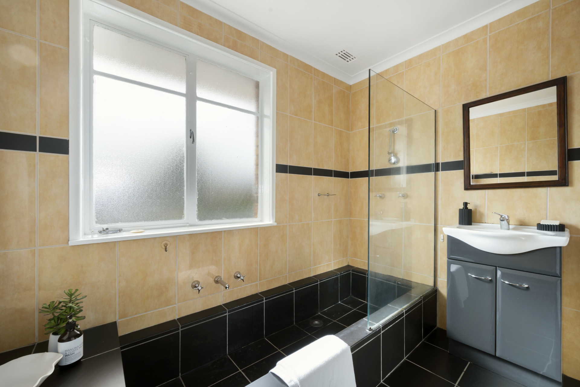3 Coxen Street — photo 12 of 16