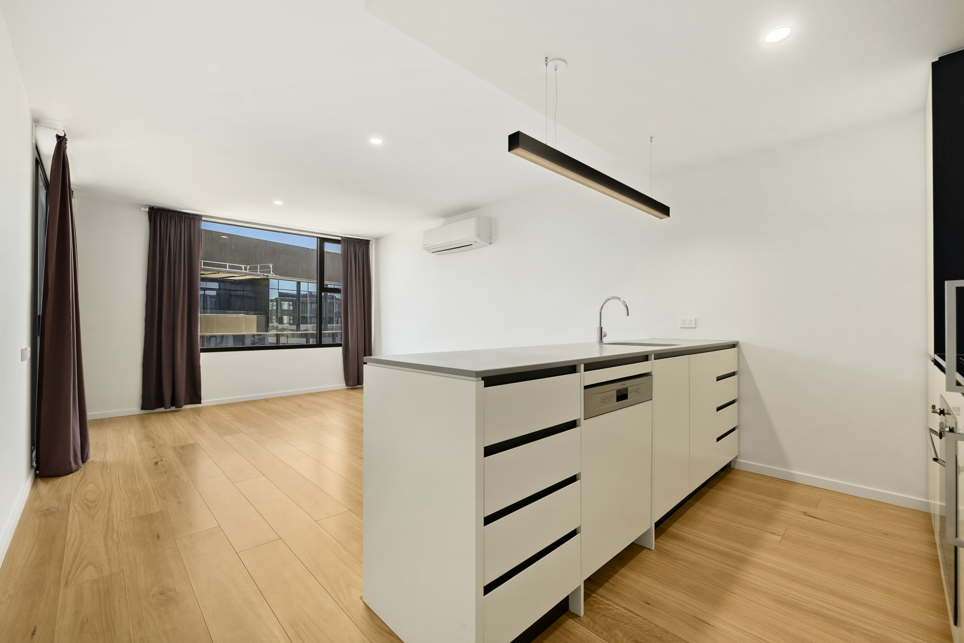 611/19 Challis Street — photo 4 of 12