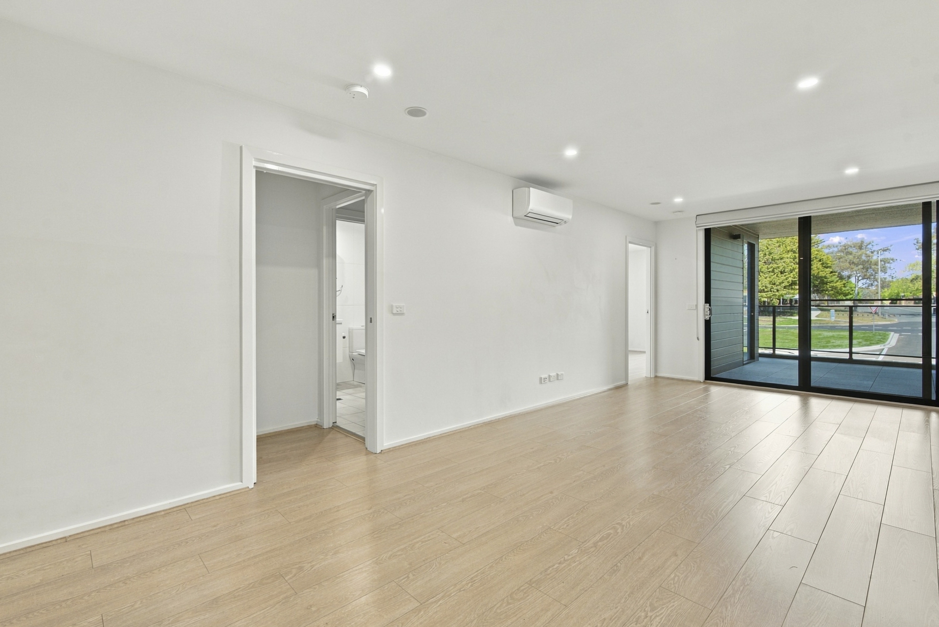 15/111 Canberra Avenue — photo from LJ Hooker Dickson