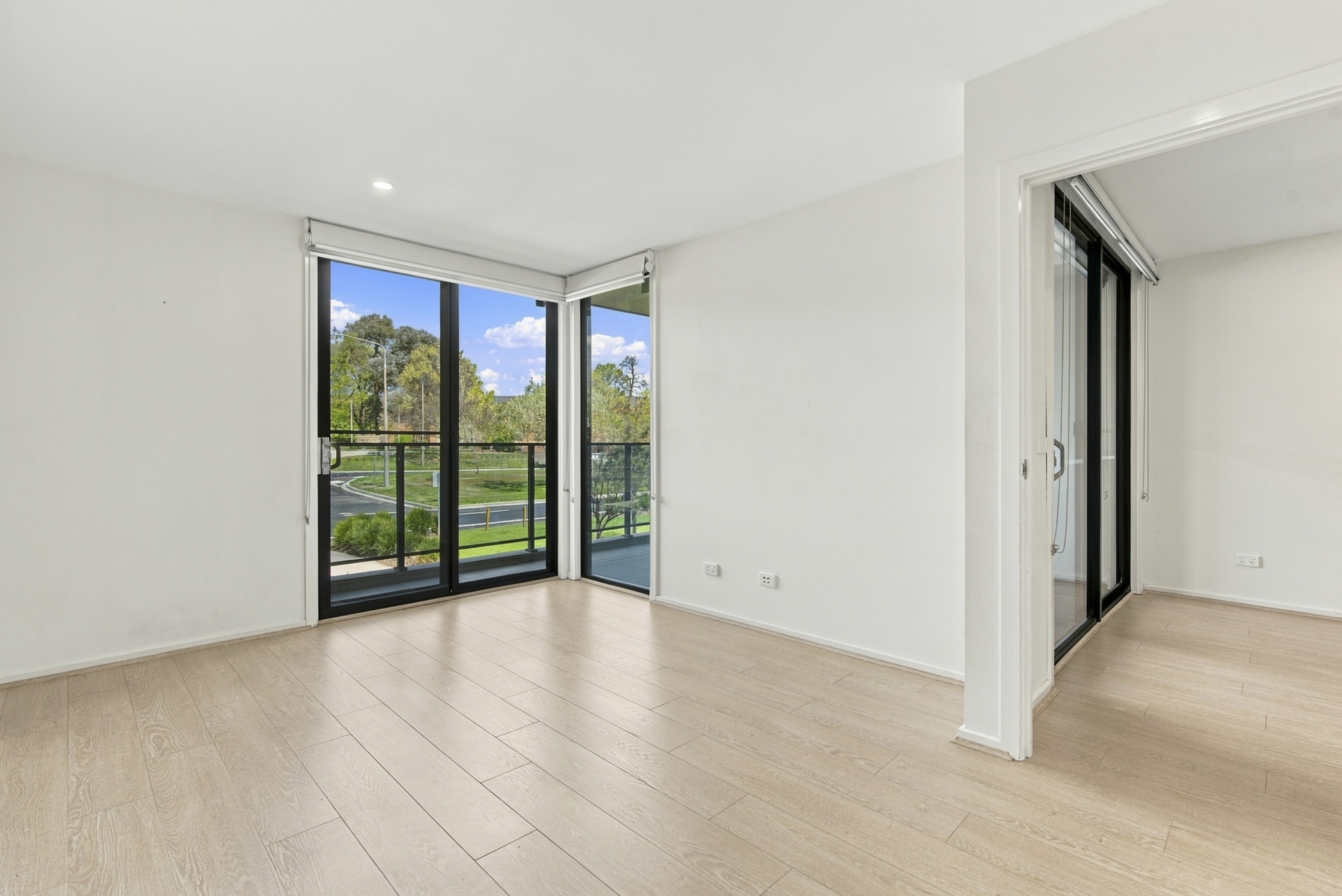 15/111 Canberra Avenue — photo 8 of 15