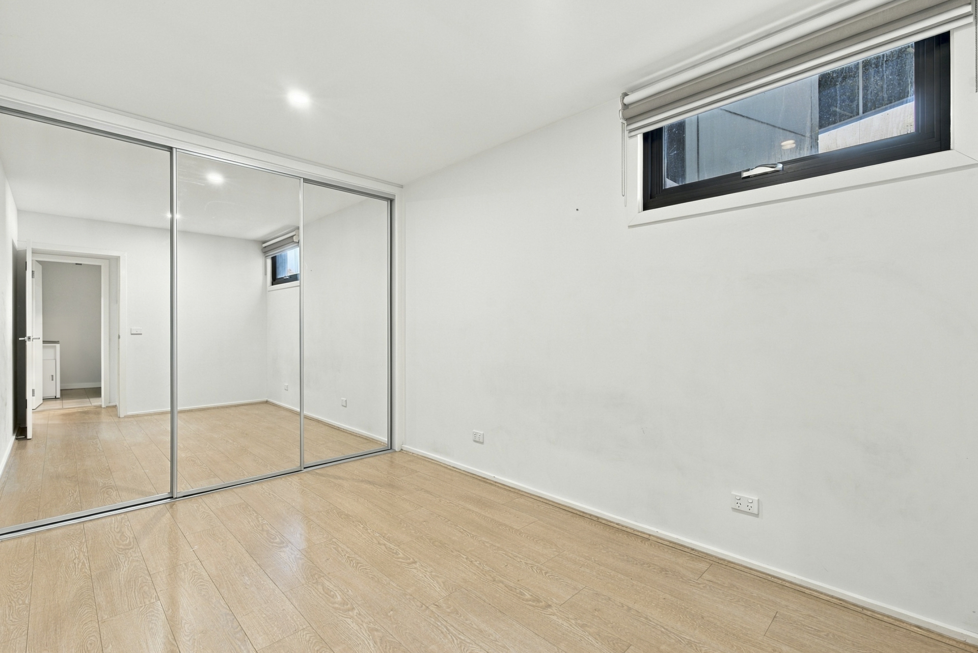 15/111 Canberra Avenue — photo 11 of 15