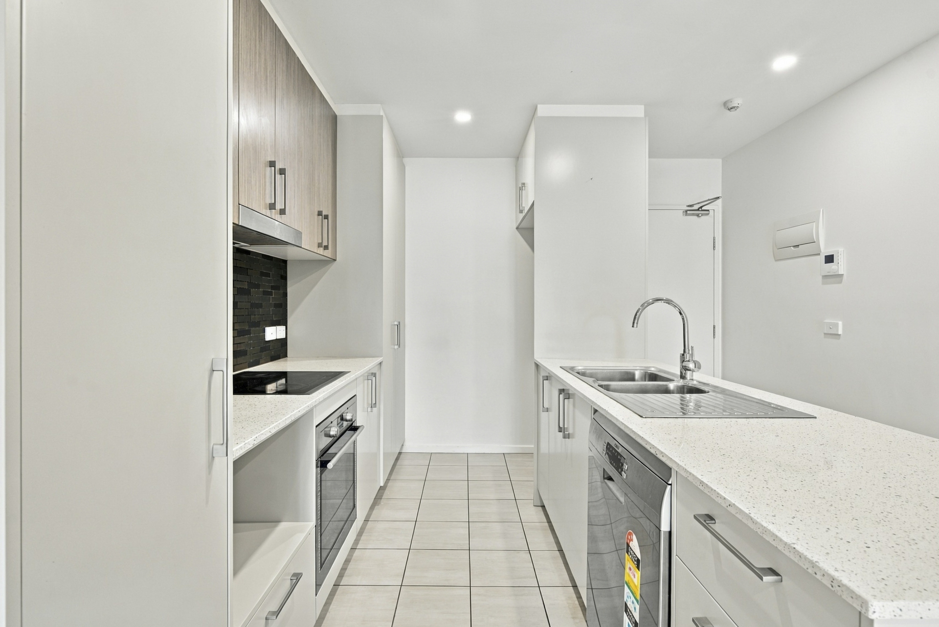 15/111 Canberra Avenue — photo 13 of 15