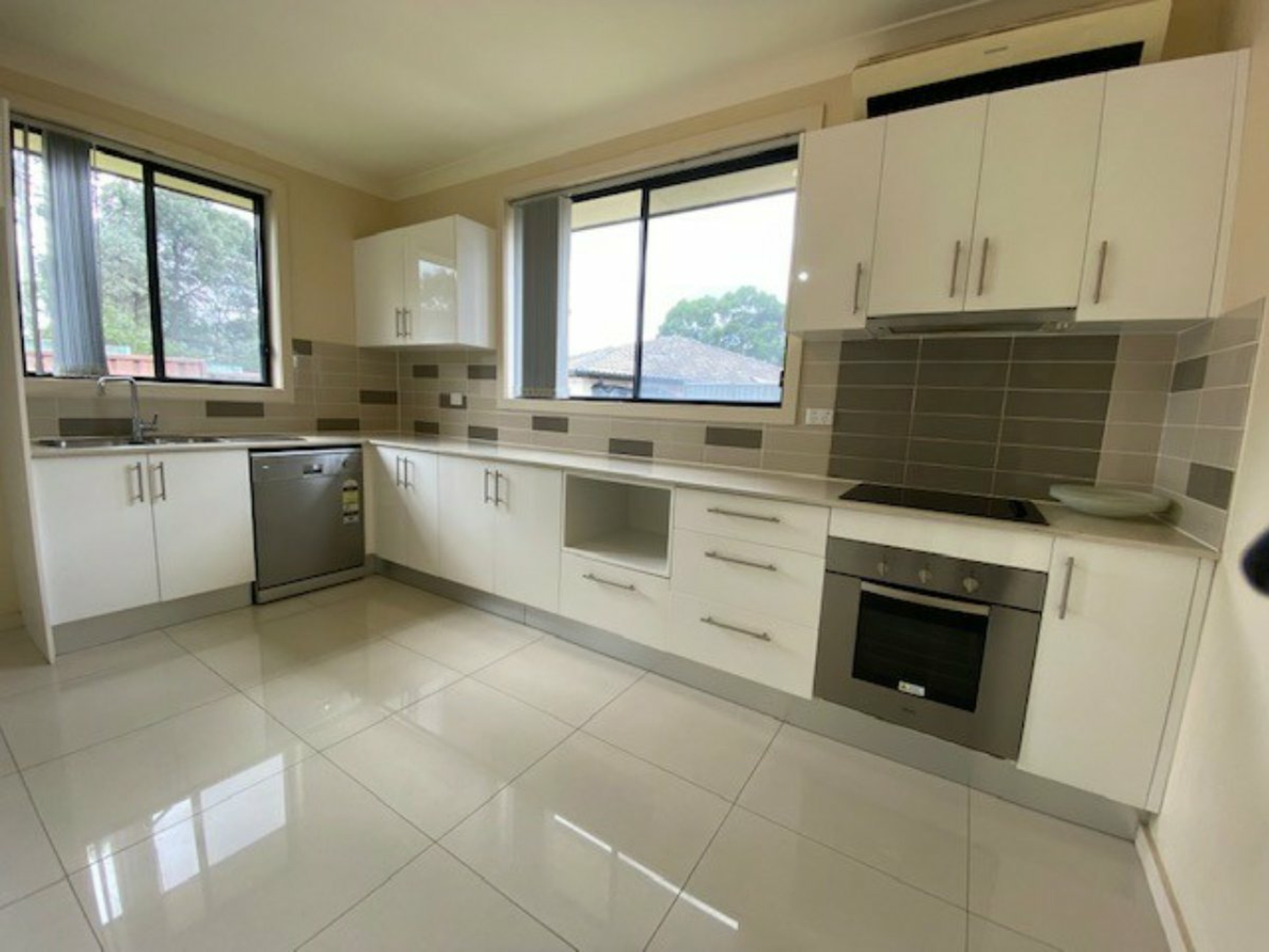 5a ROYAL PLACE, GREYSTANES
