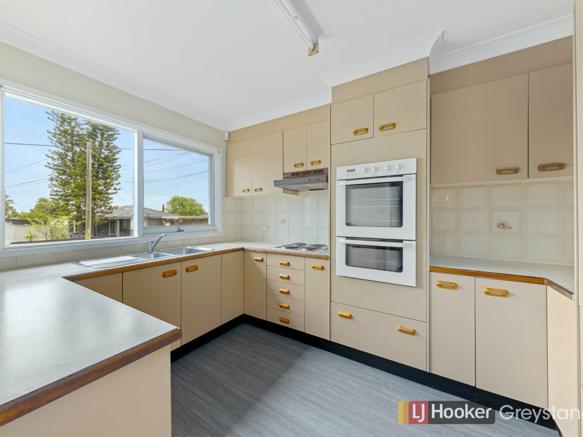 6 SHIELDS ROAD, COLYTON