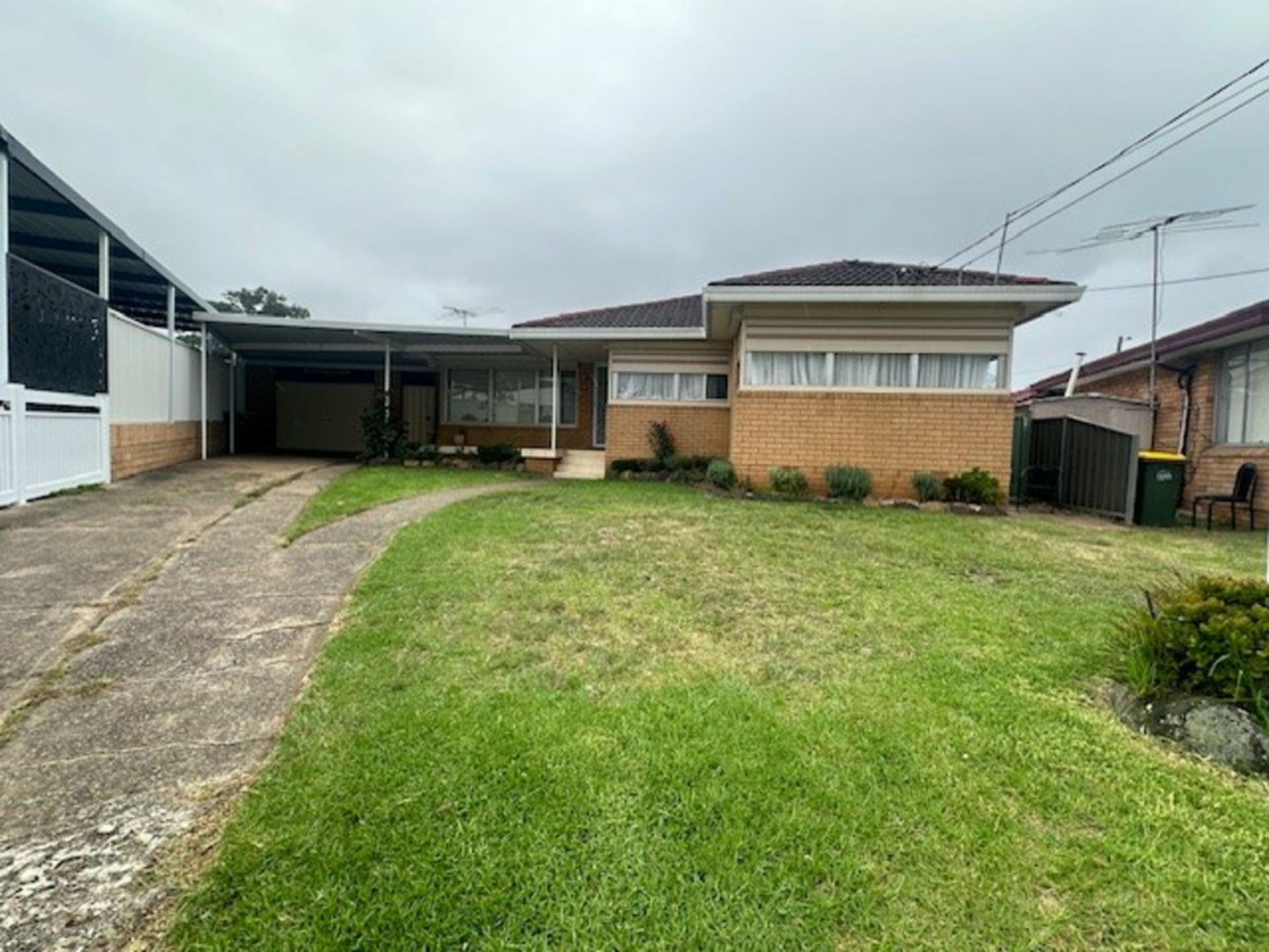 71 MUSGRAVE CRESCENT, FAIRFIELD WEST
