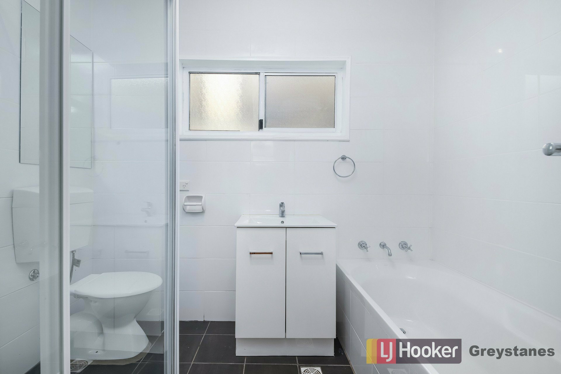 4 LEONARD AVENUE, GREYSTANES