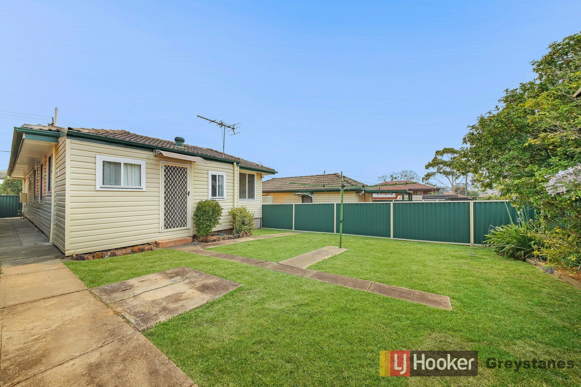 4 LEONARD AVENUE, GREYSTANES