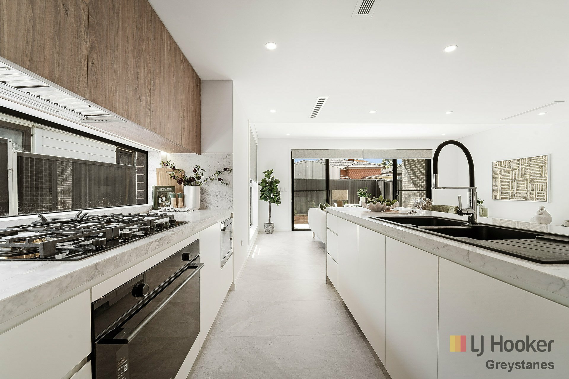 18 Runyon Avenue — photo 3 of 10