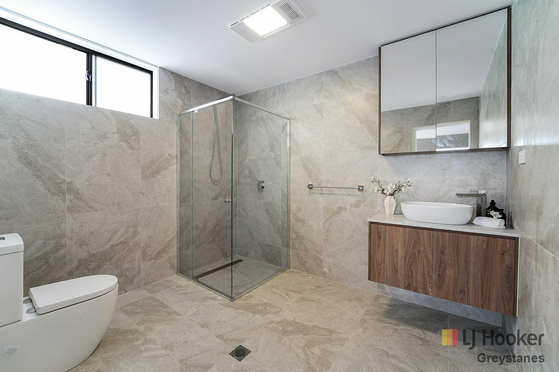 18 Runyon Avenue — photo 9 of 10