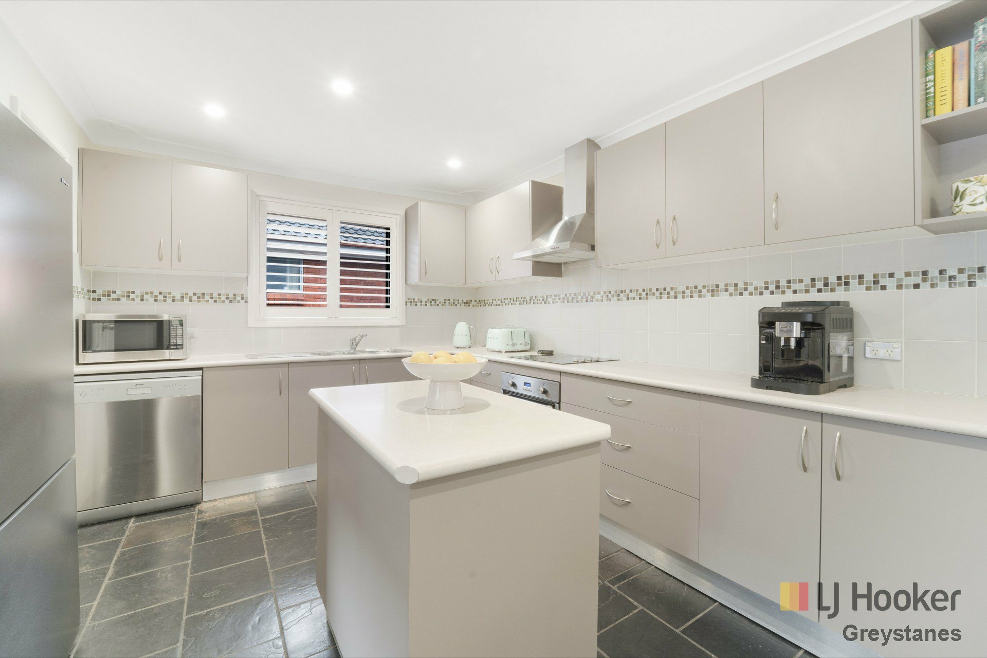 28 Oldfield Street — photo 2 of 11