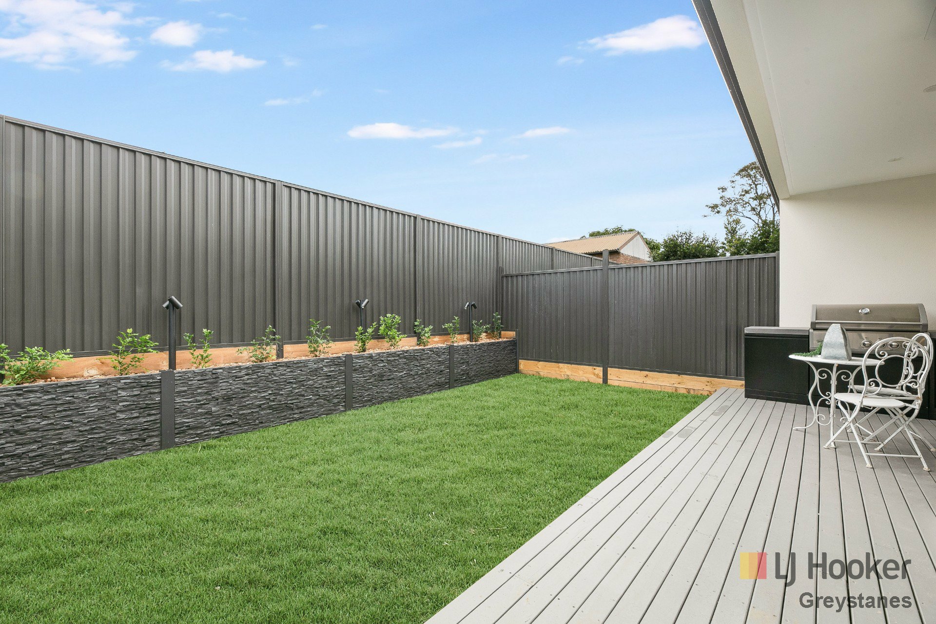 28 Hanbury St — photo 12 of 13