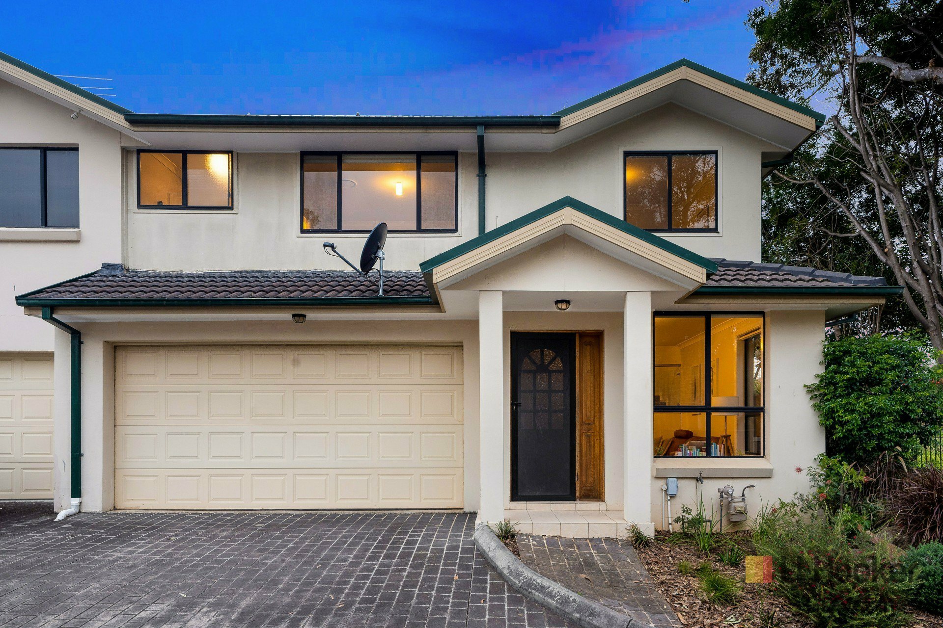 4/9 Magnolia St — photo from LJ Hooker Greystanes
