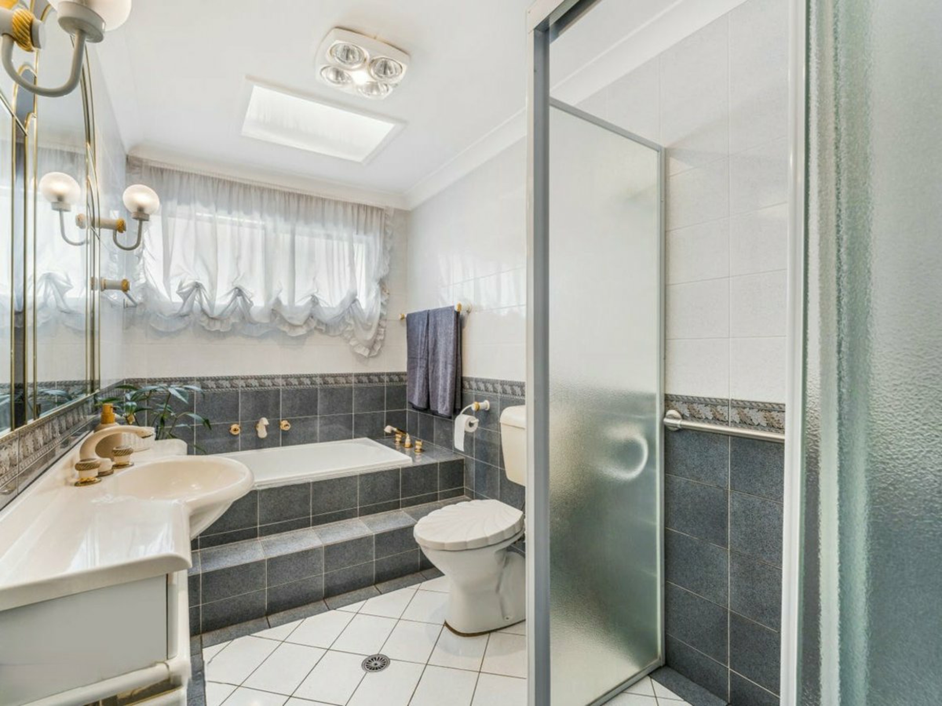 2 Camellia Street — photo 9 of 12