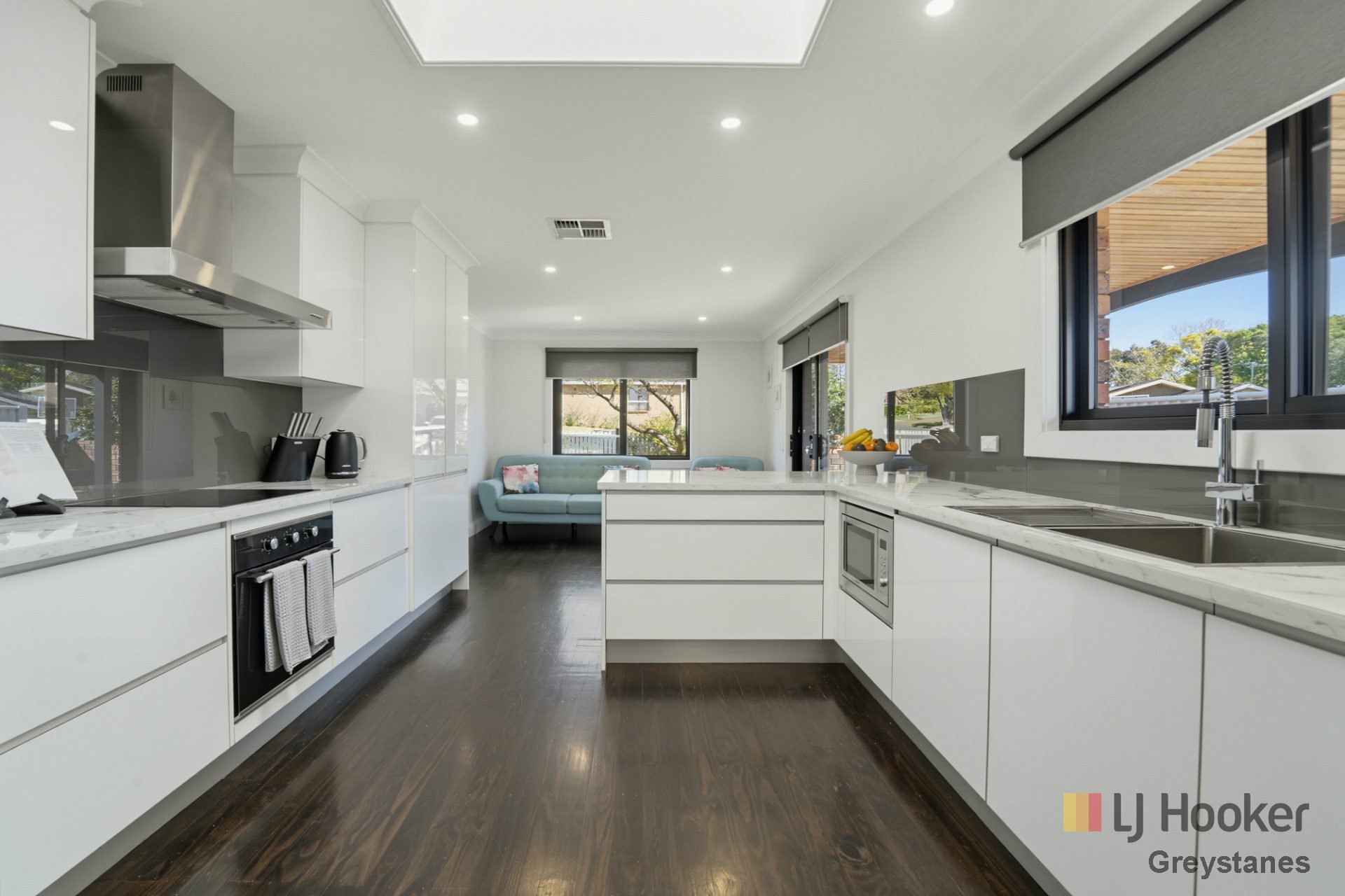1 Cedarwood Close — photo 3 of 16