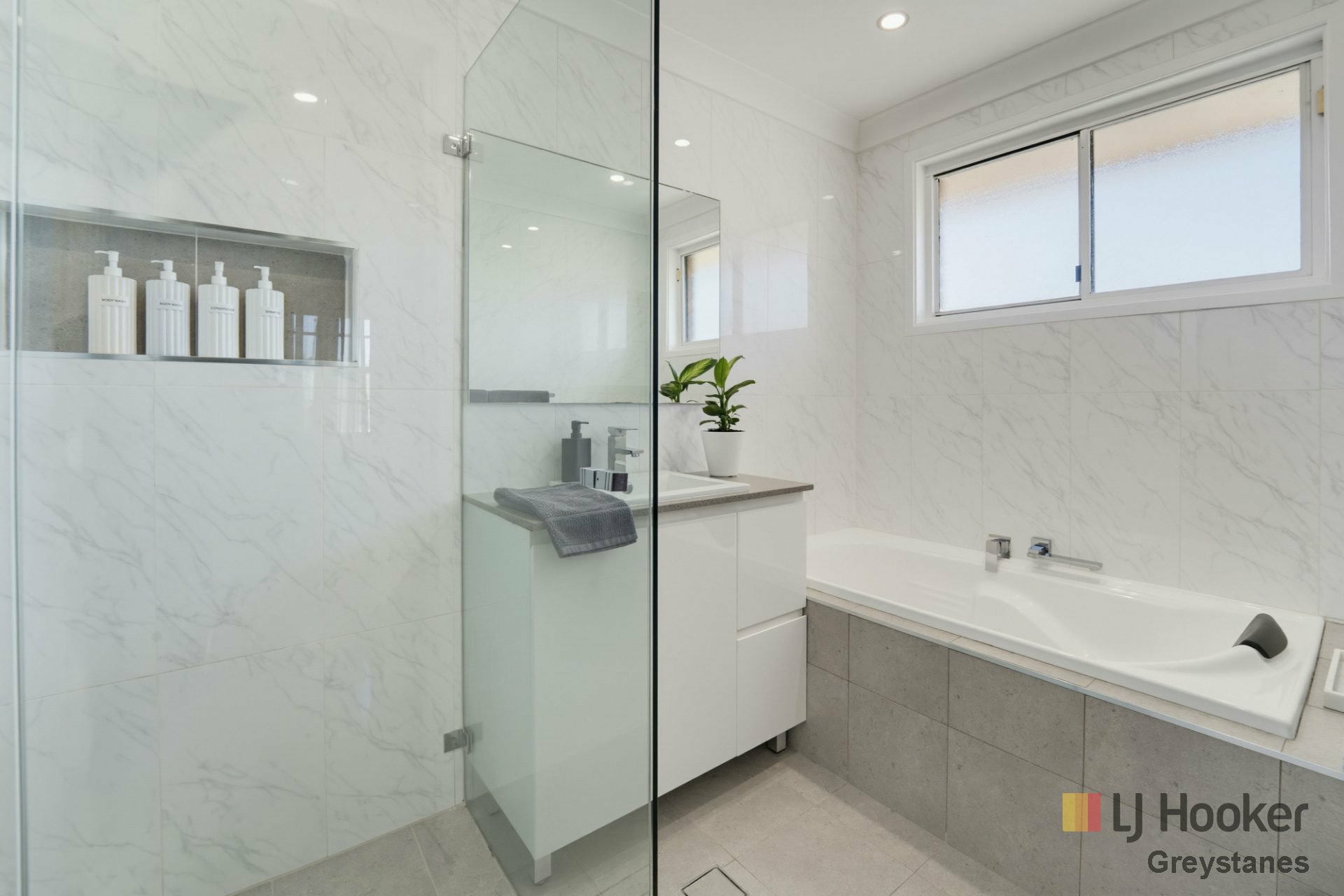 1 Cedarwood Close — photo 8 of 16