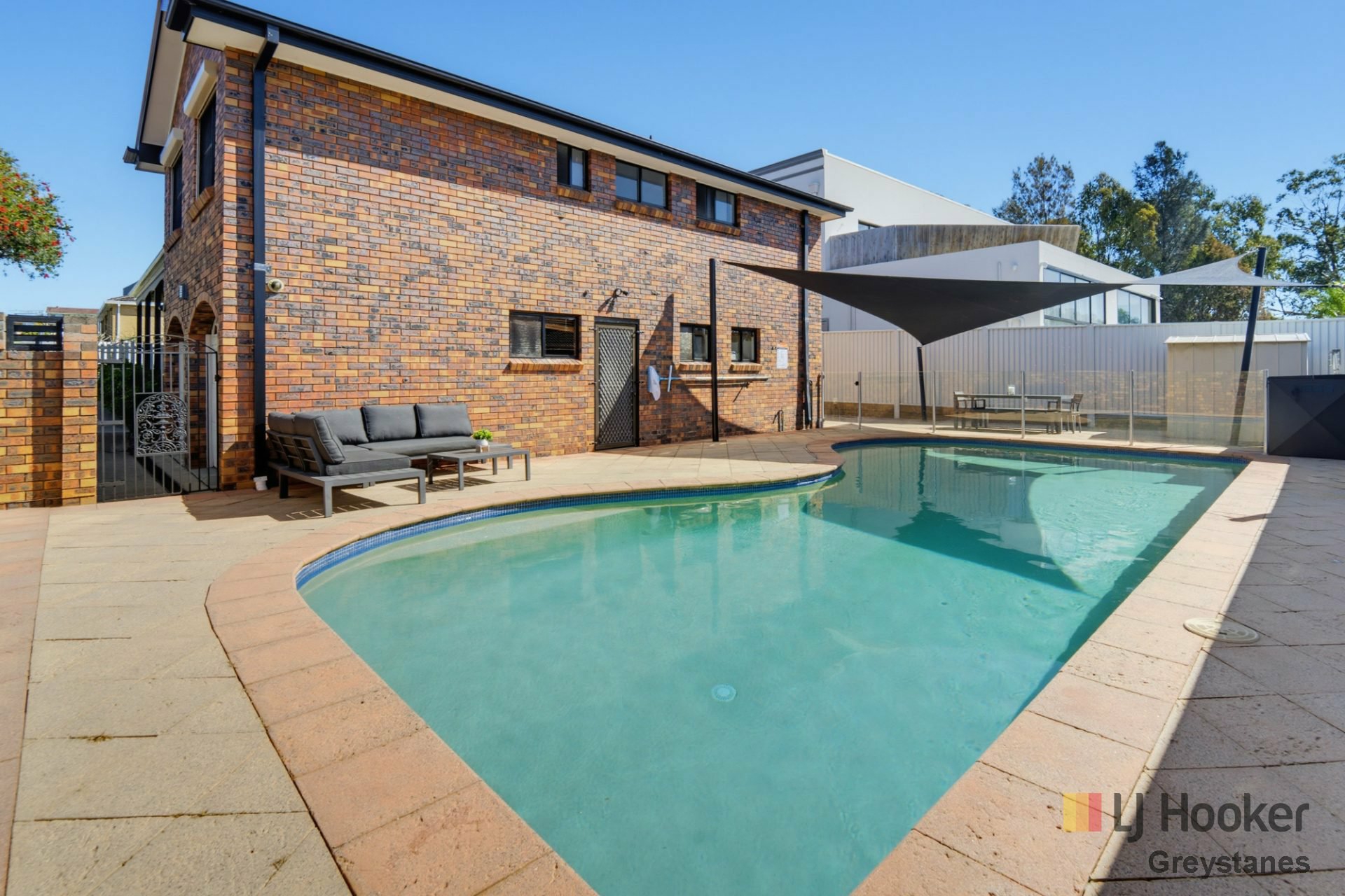 1 Cedarwood Close — photo 14 of 16