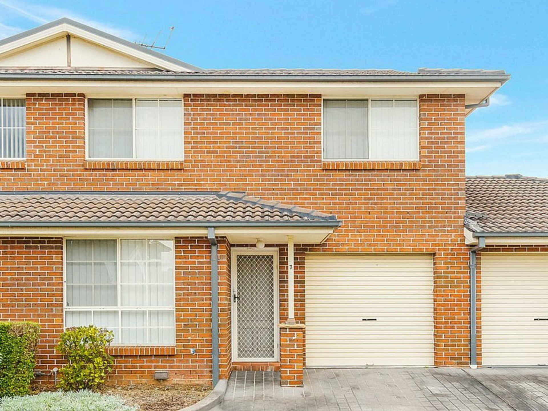 7/162-164 Chifley Street — photo from LJ Hooker Greystanes