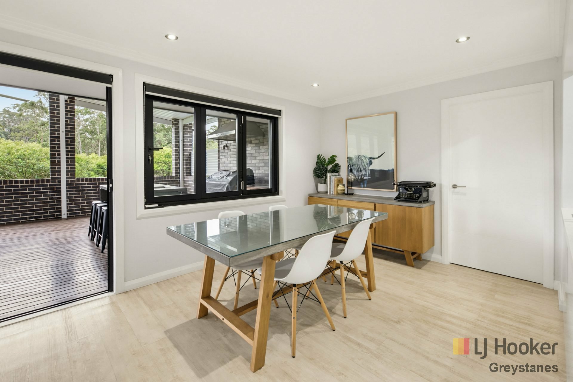 15 Munro Street — photo 3 of 12