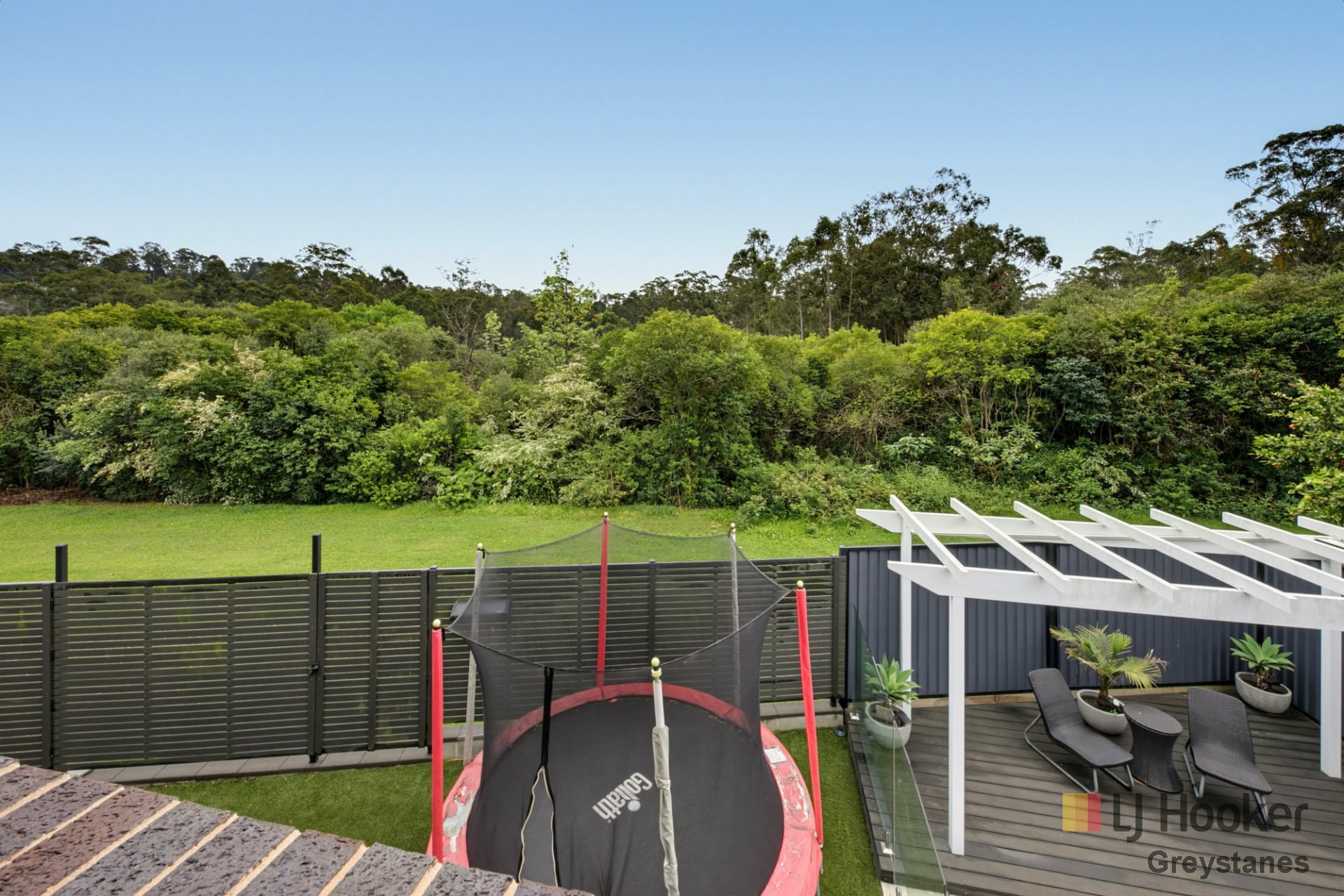 15 Munro Street — photo 11 of 12