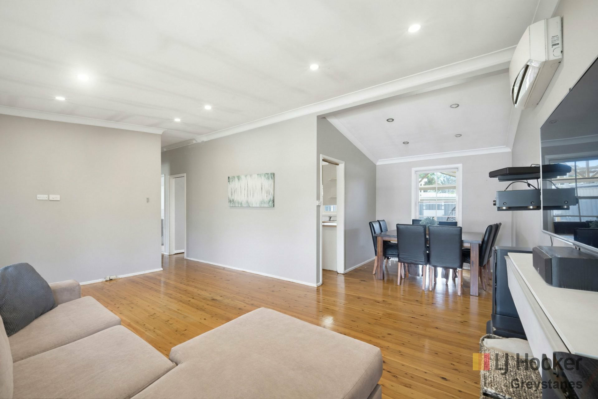 80 Grevillea Crescent — photo 3 of 11