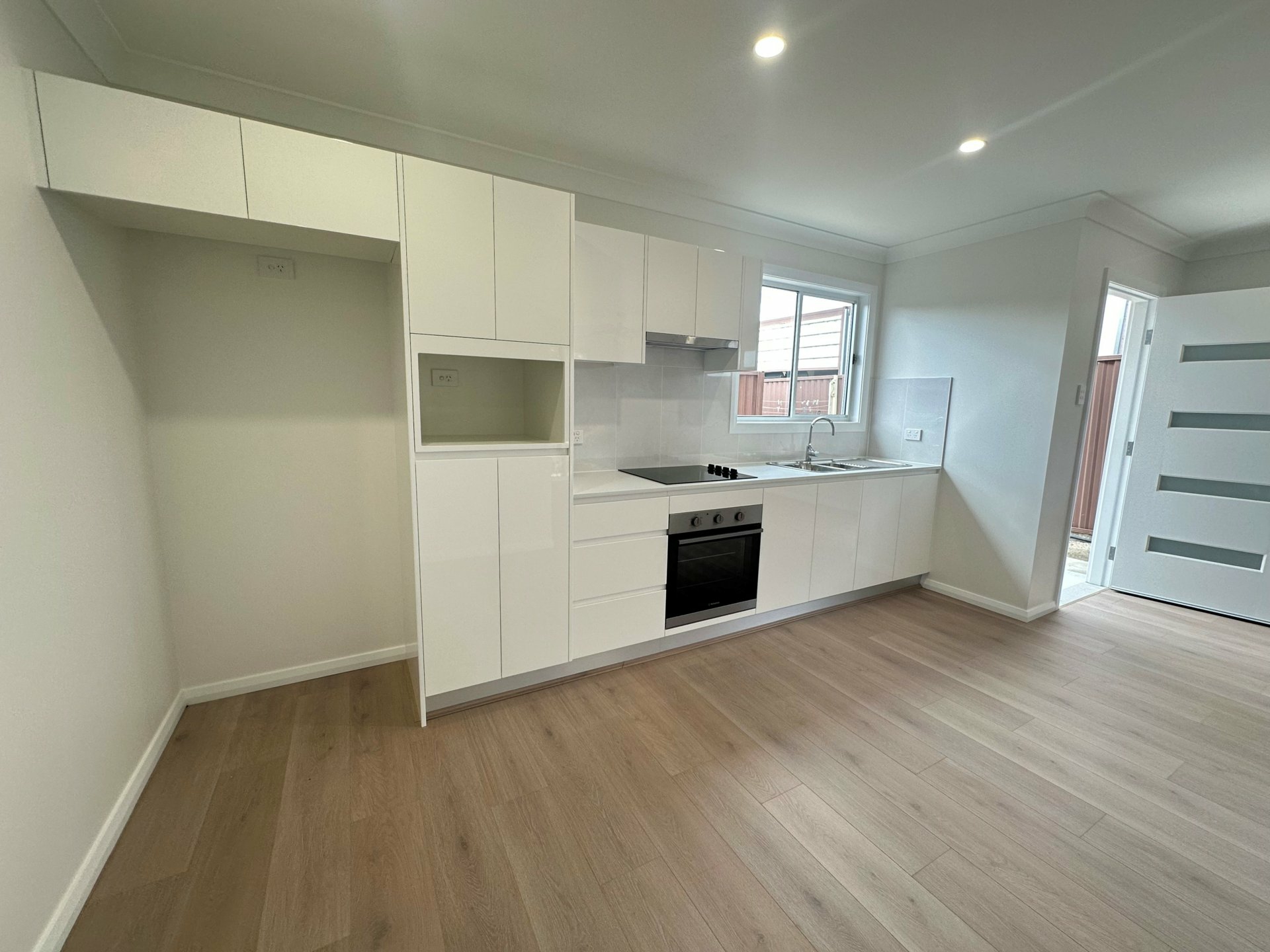 16a Onslow St — photo 2 of 4