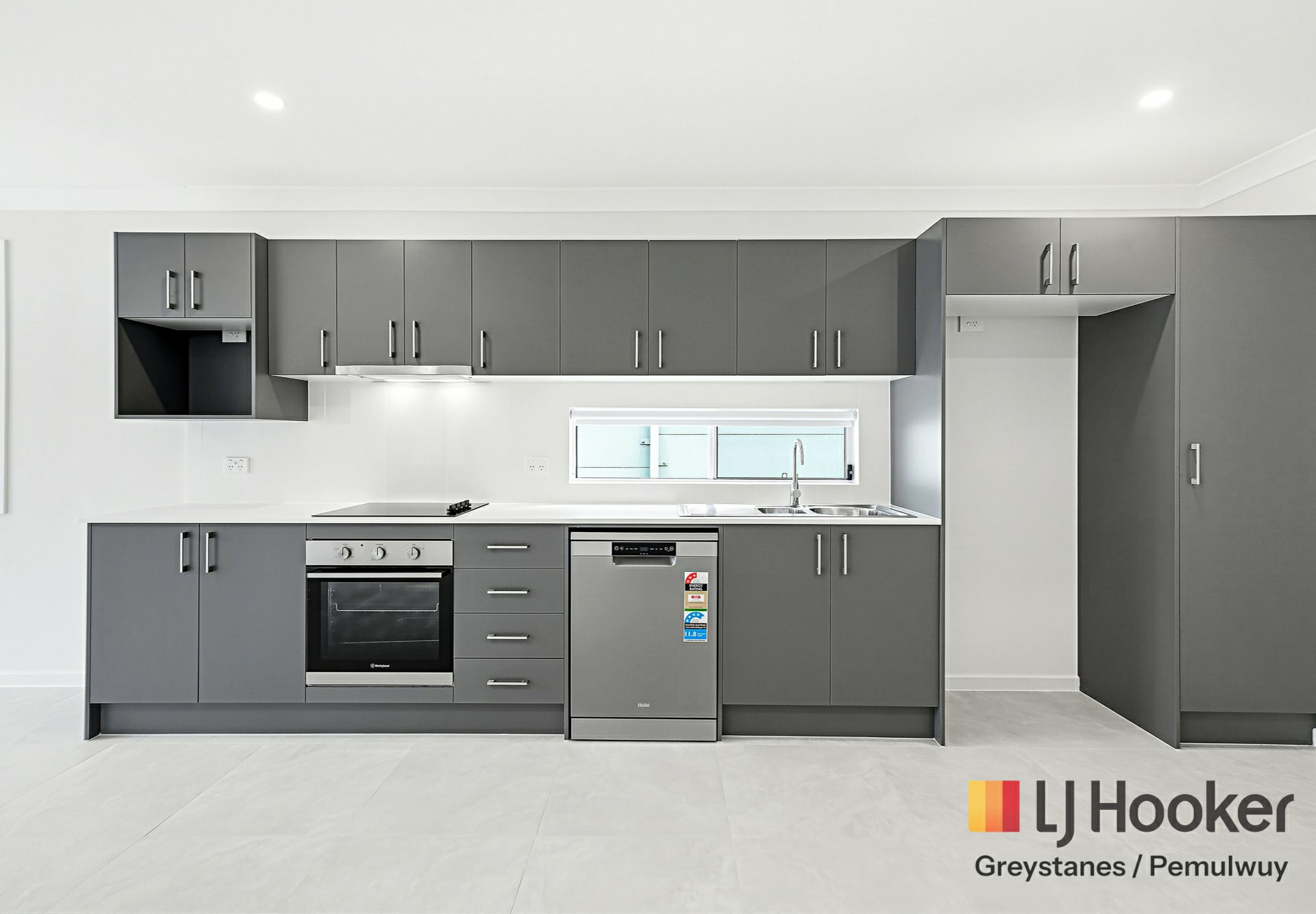 7a ROYAL PLACE — photo 3 of 8