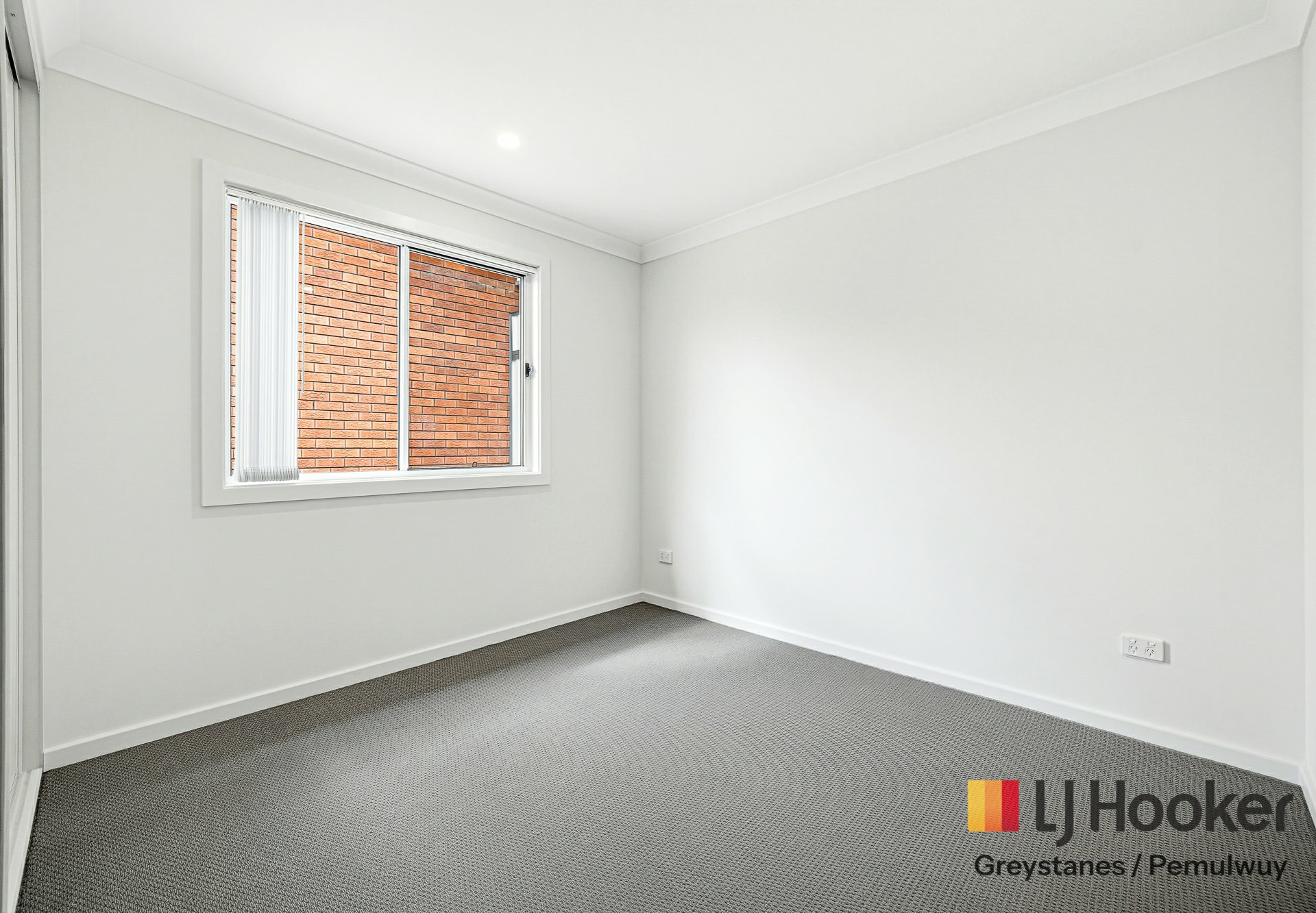 7a ROYAL PLACE — photo 5 of 8