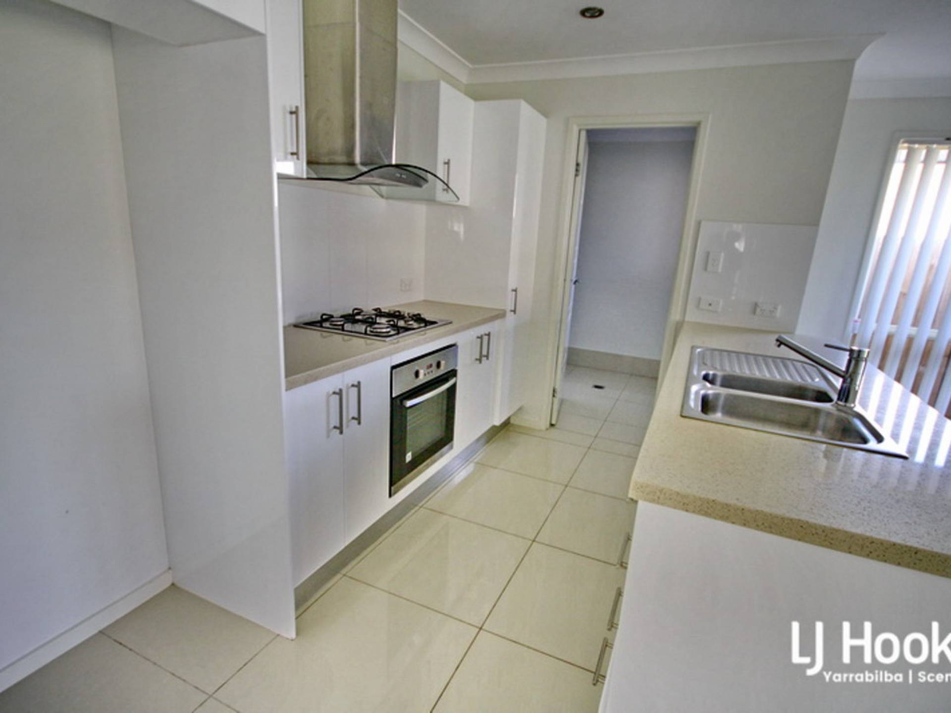 18 Bailey Street, YARRABILBA