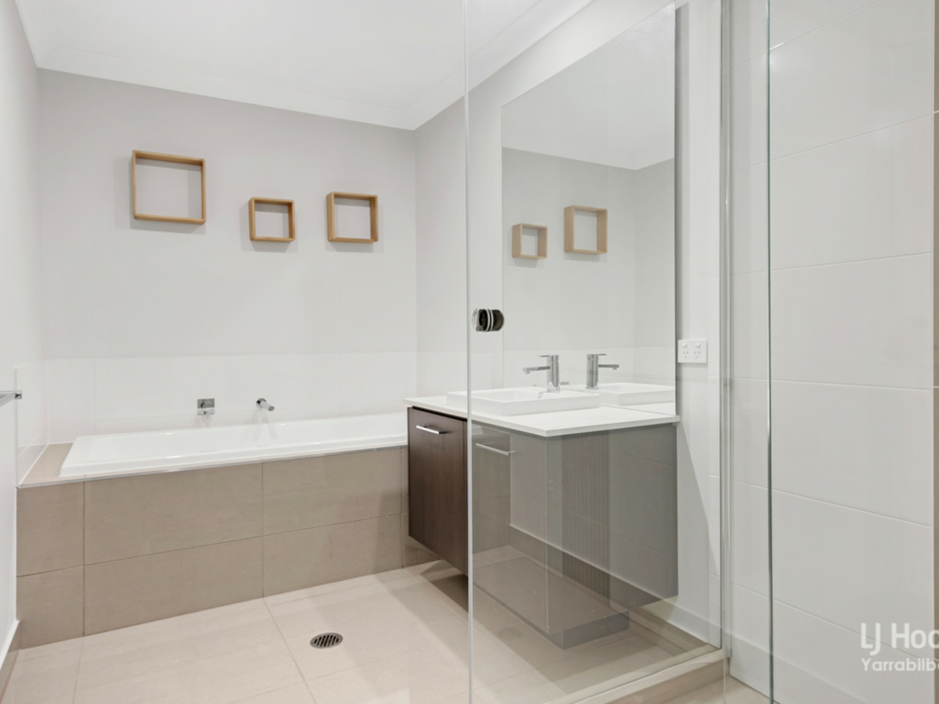 27 Blossom Street, YARRABILBA