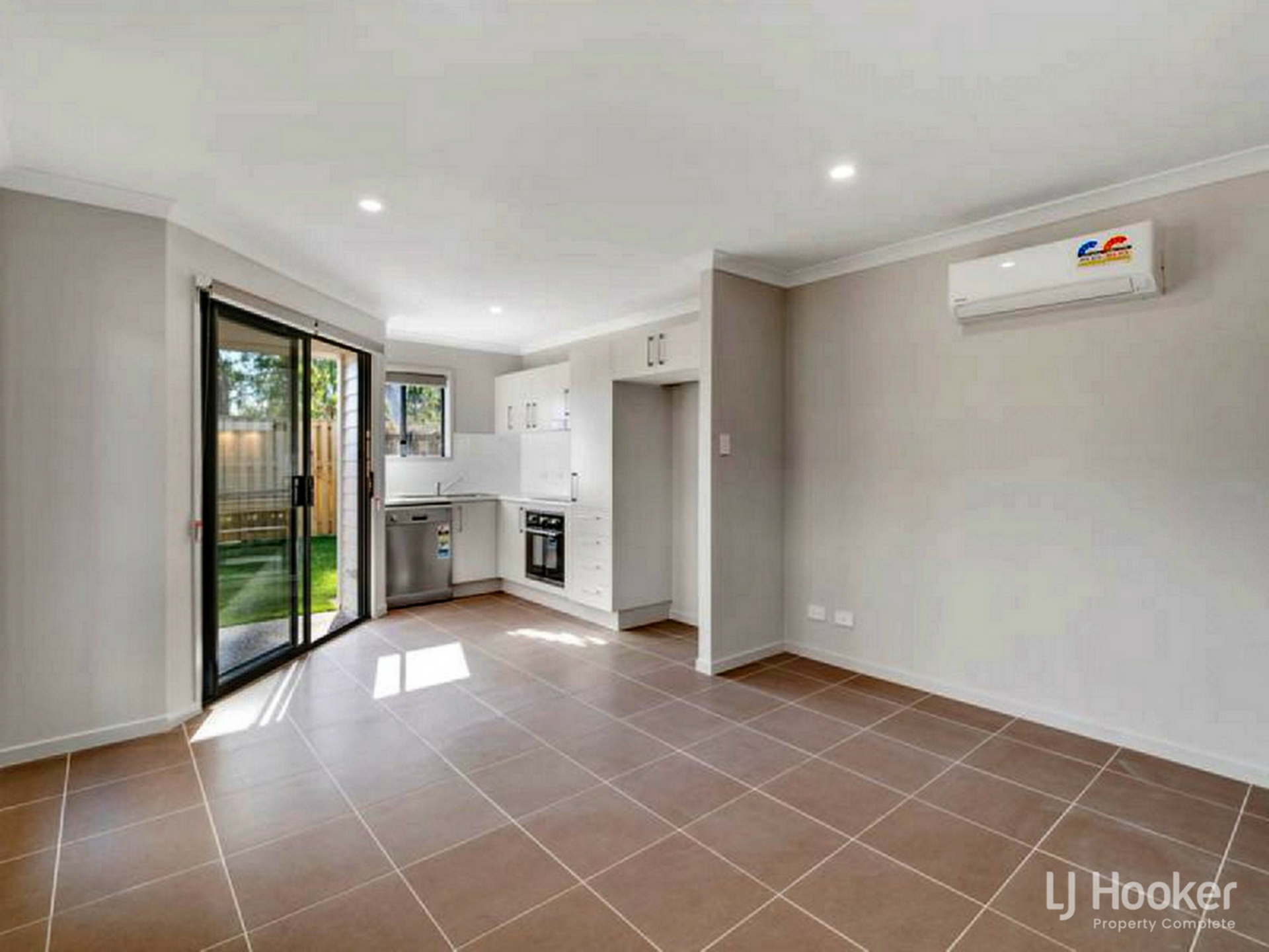10B Miamax Place, LOGAN RESERVE