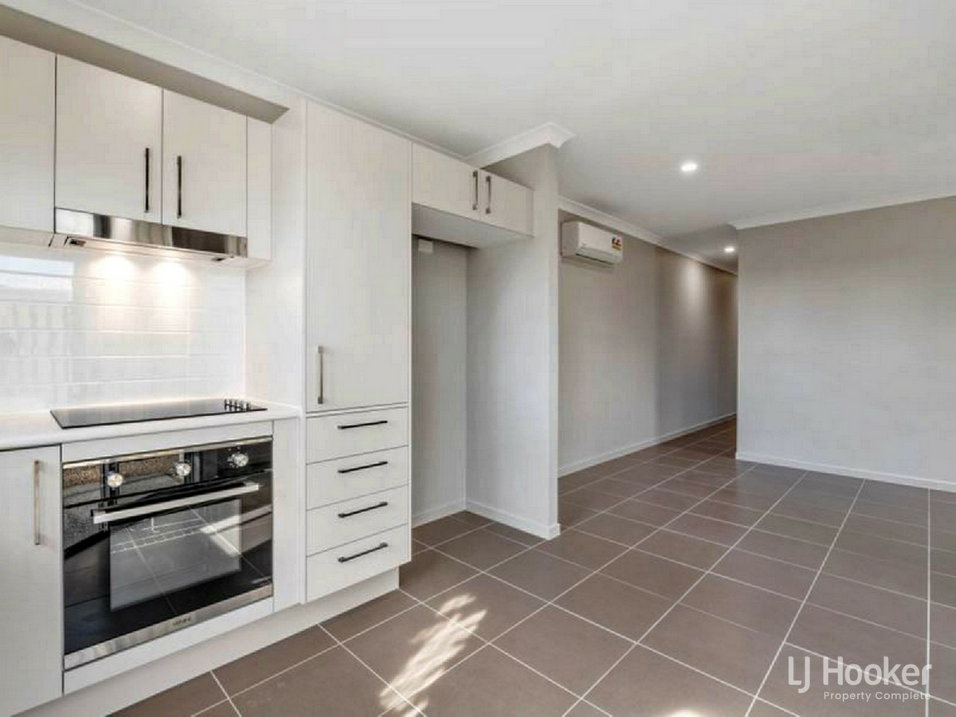 10B Miamax Place, LOGAN RESERVE