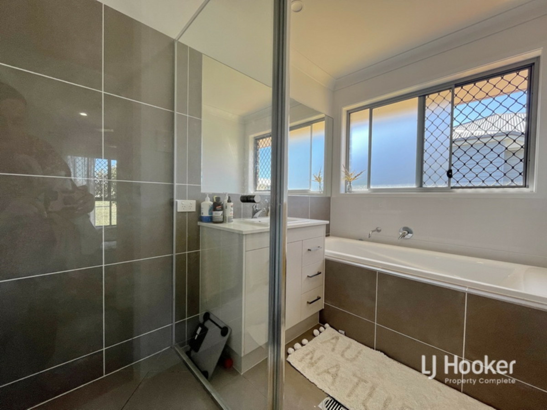 127-129 Geoff Philp Drive, LOGAN VILLAGE